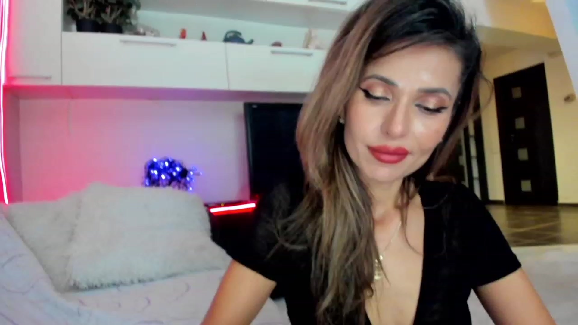 Gallery image thumbnail from SmileyTinaa's myfreecams stream on, 11/24/2023, 24:43 image 20 of 20