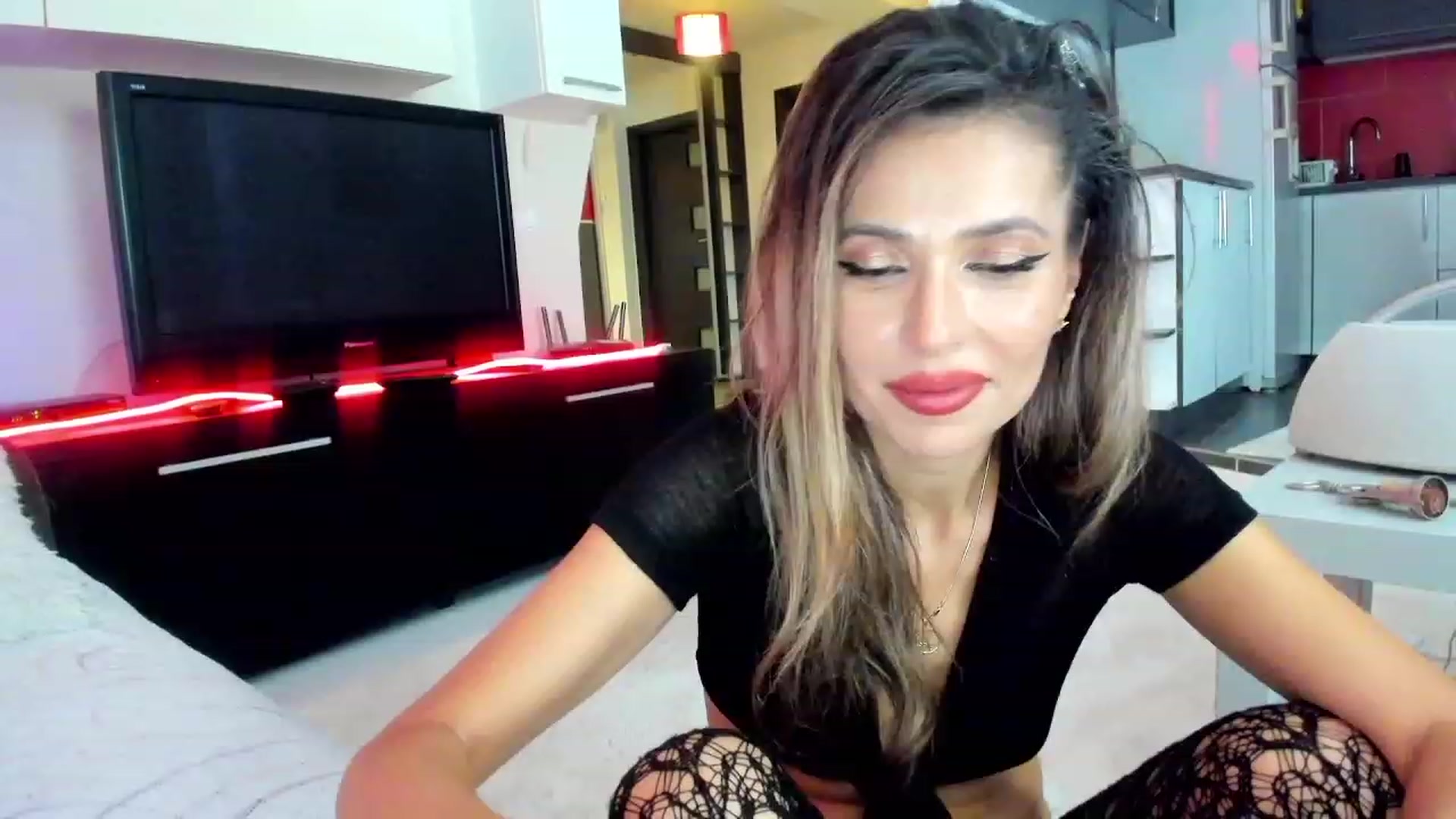 Gallery image thumbnail from SmileyTinaa's myfreecams stream on, 11/24/2023, 24:43 image 12 of 20