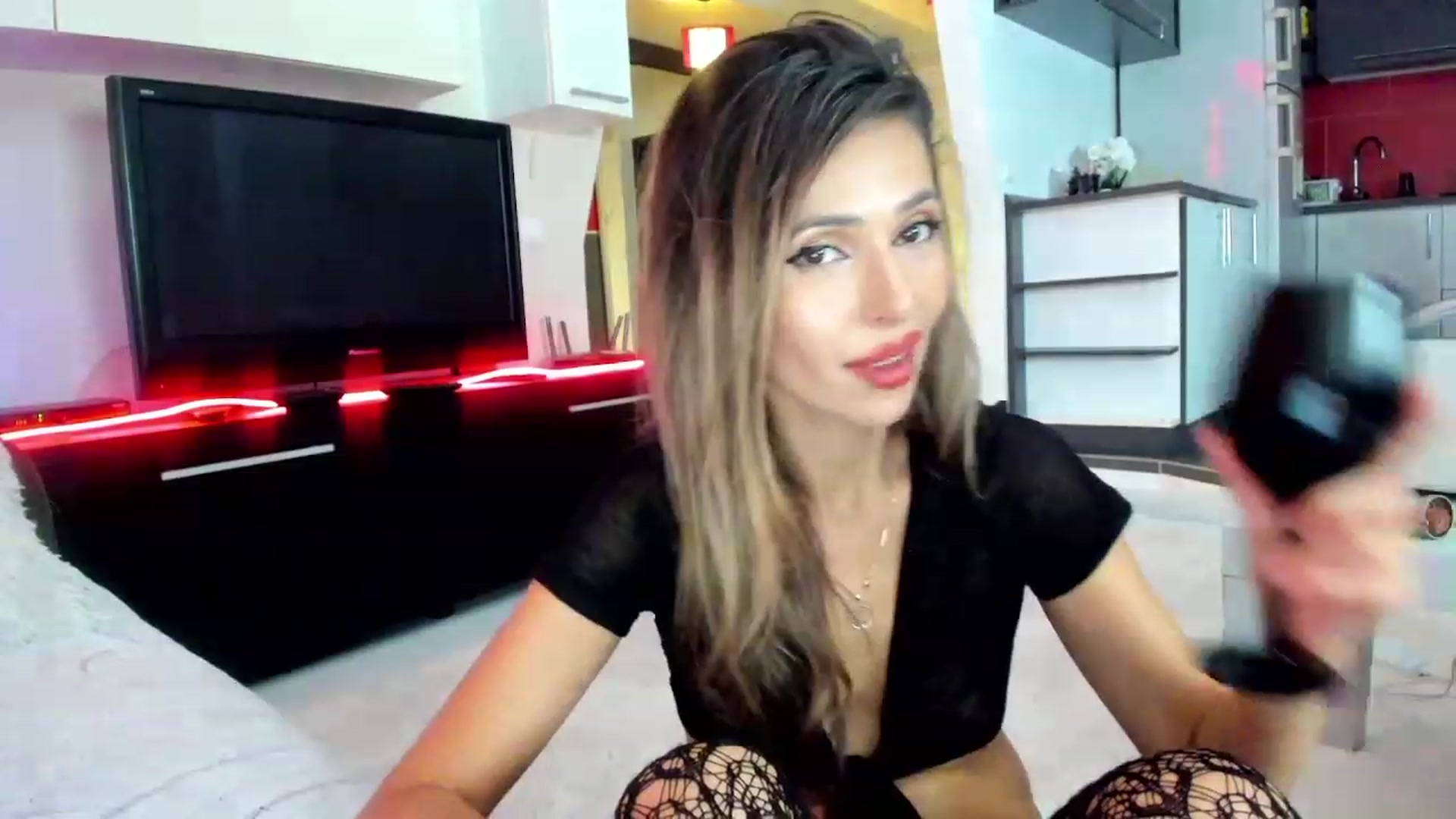 Gallery image thumbnail from SmileyTinaa's myfreecams stream on, 11/24/2023, 24:43 image 14 of 20