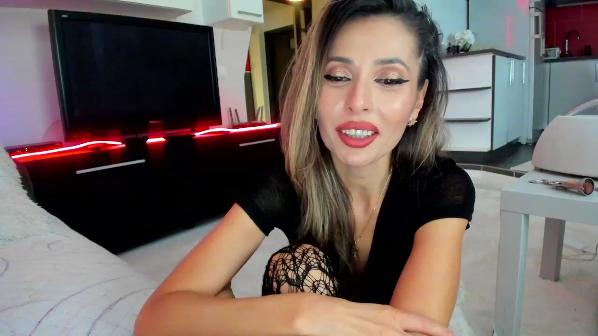 Gallery image thumbnail from SmileyTinaa's myfreecams stream on, 11/24/2023, 24:43 image 2 of 20