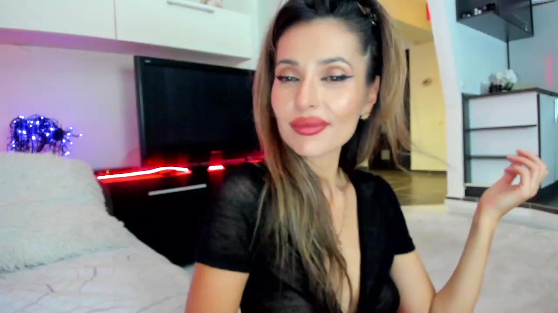 Gallery image thumbnail from SmileyTinaa's myfreecams stream on, 11/24/2023, 02:06 image 15 of 20