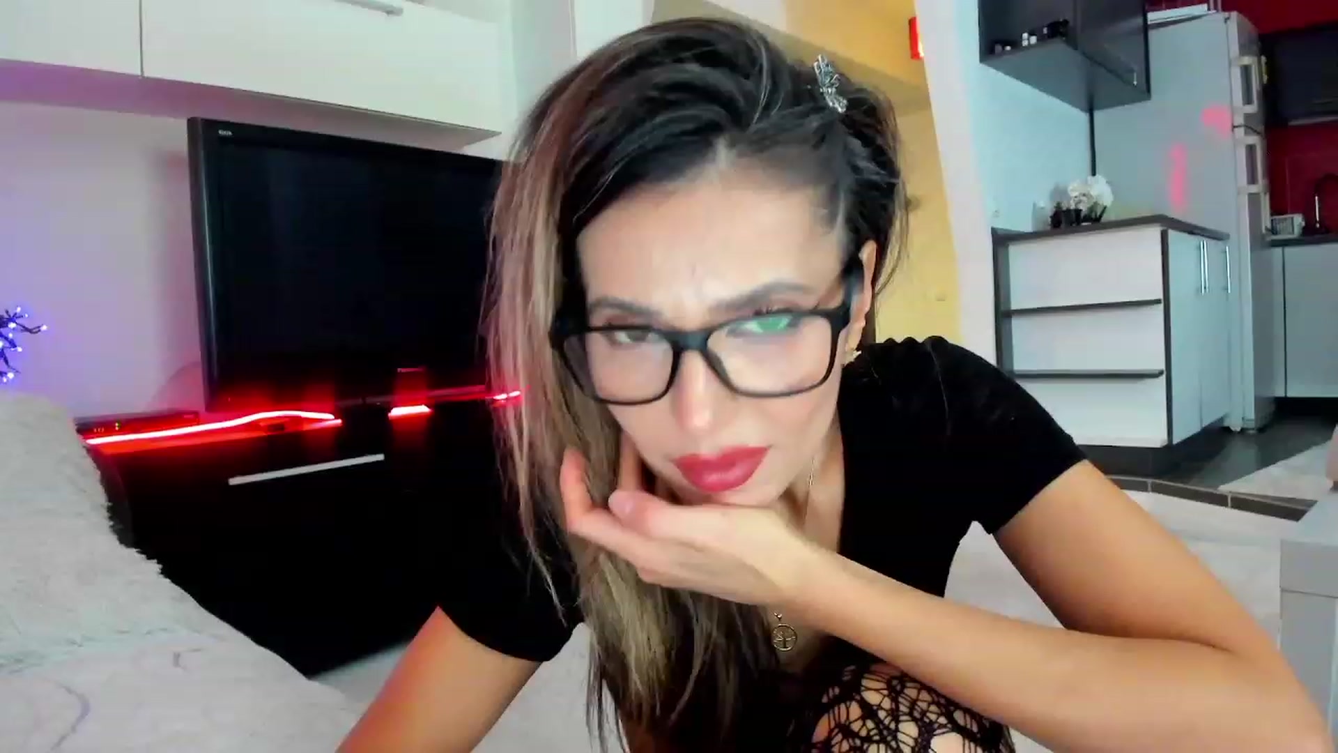 Gallery image thumbnail from SmileyTinaa's myfreecams stream on, 11/24/2023, 02:06 image 3 of 20