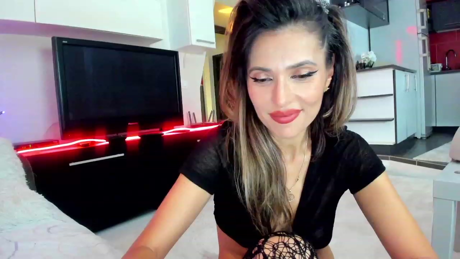 Gallery image thumbnail from SmileyTinaa's myfreecams stream on, 11/24/2023, 02:06 image 10 of 20