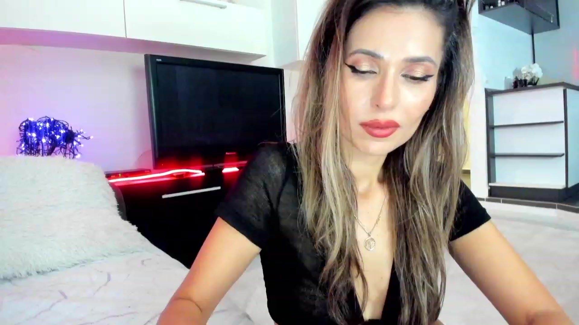 Gallery image thumbnail from SmileyTinaa's myfreecams stream on, 11/24/2023, 02:06 image 14 of 20
