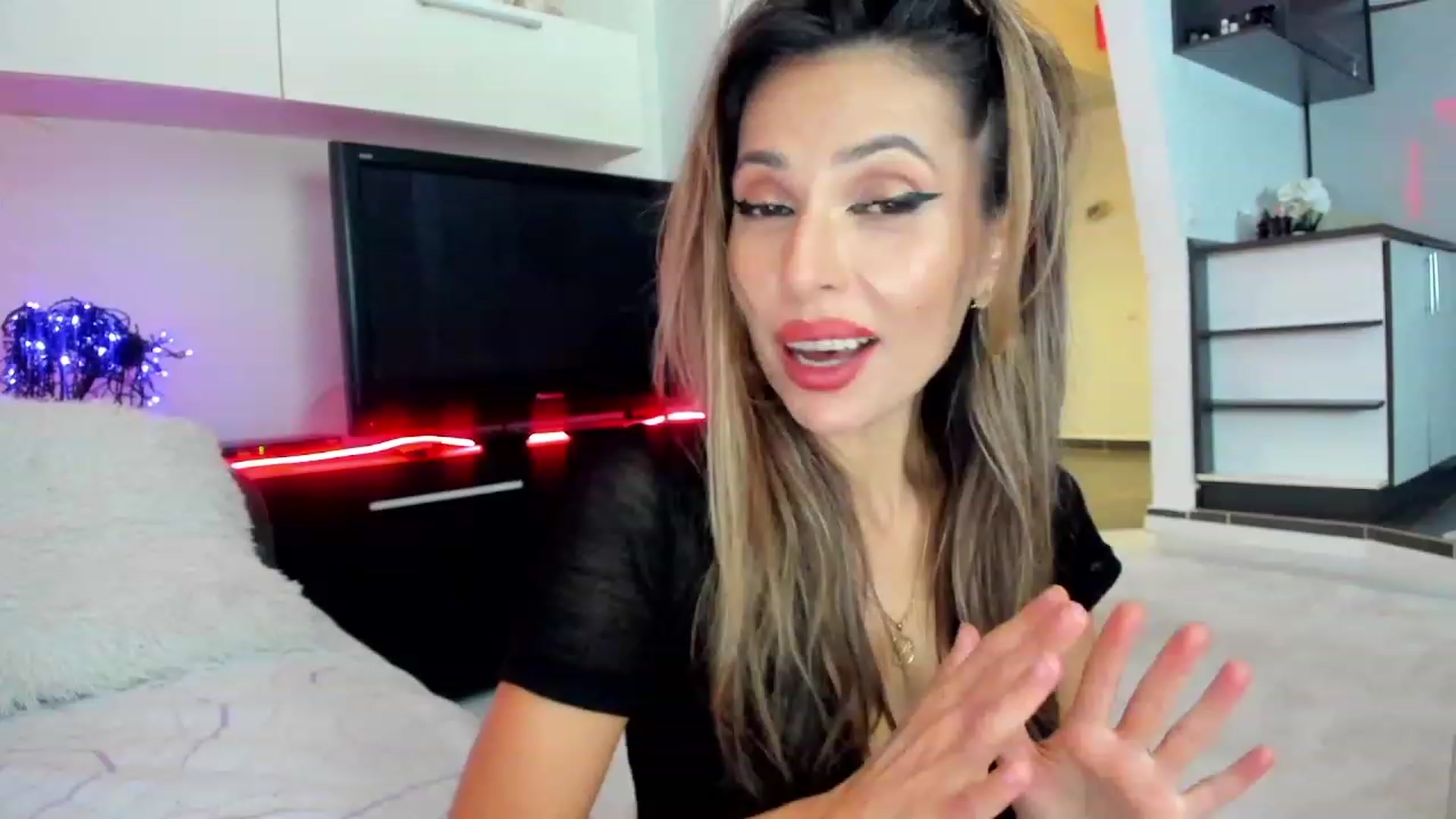 Gallery image thumbnail from SmileyTinaa's myfreecams stream on, 11/24/2023, 02:06 image 19 of 20