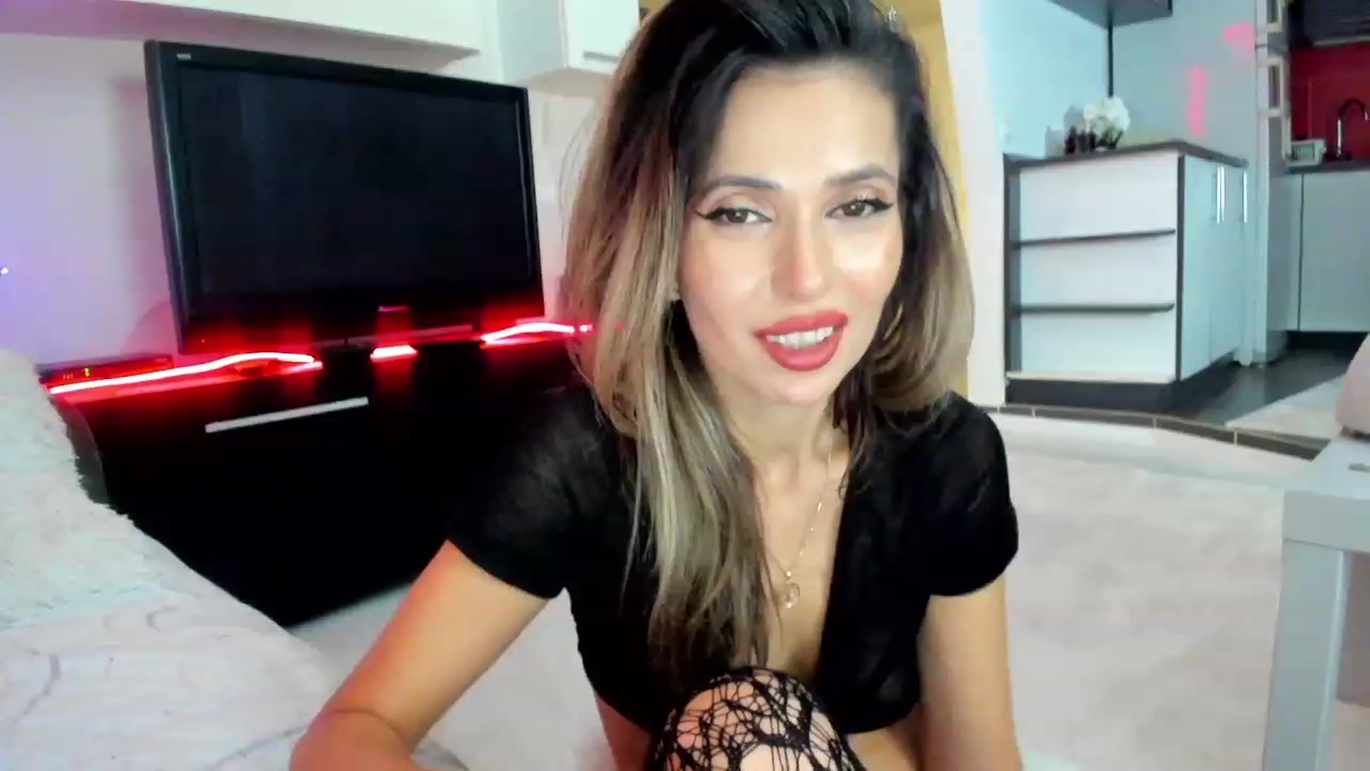 Gallery image thumbnail from SmileyTinaa's myfreecams stream on, 11/24/2023, 02:06 image 11 of 20