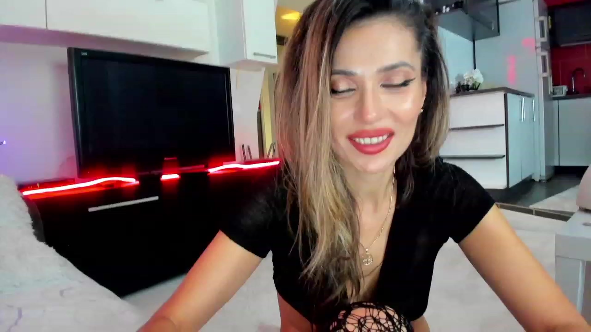 Gallery image thumbnail from SmileyTinaa's myfreecams stream on, 11/24/2023, 02:06 image 9 of 20