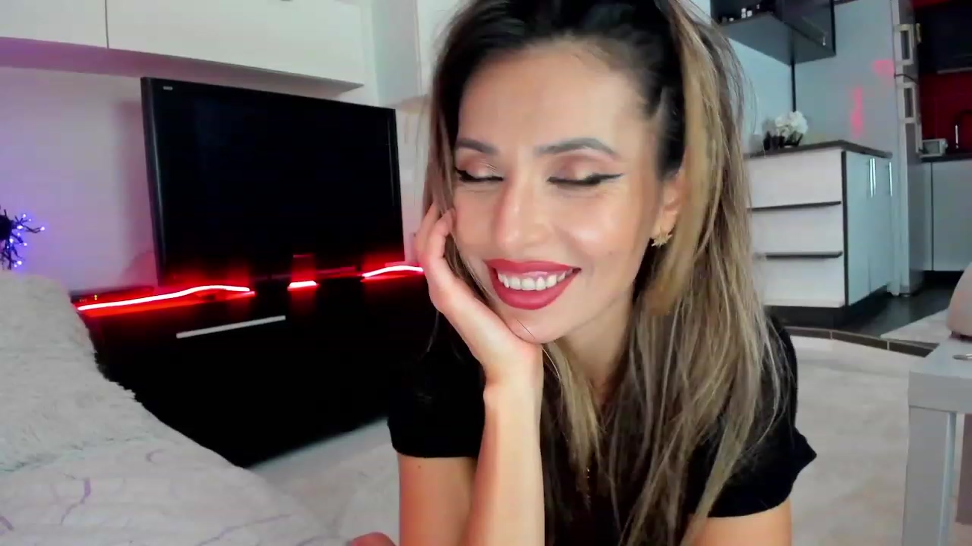 Gallery image thumbnail from SmileyTinaa's myfreecams stream on, 11/24/2023, 02:06 image 20 of 20