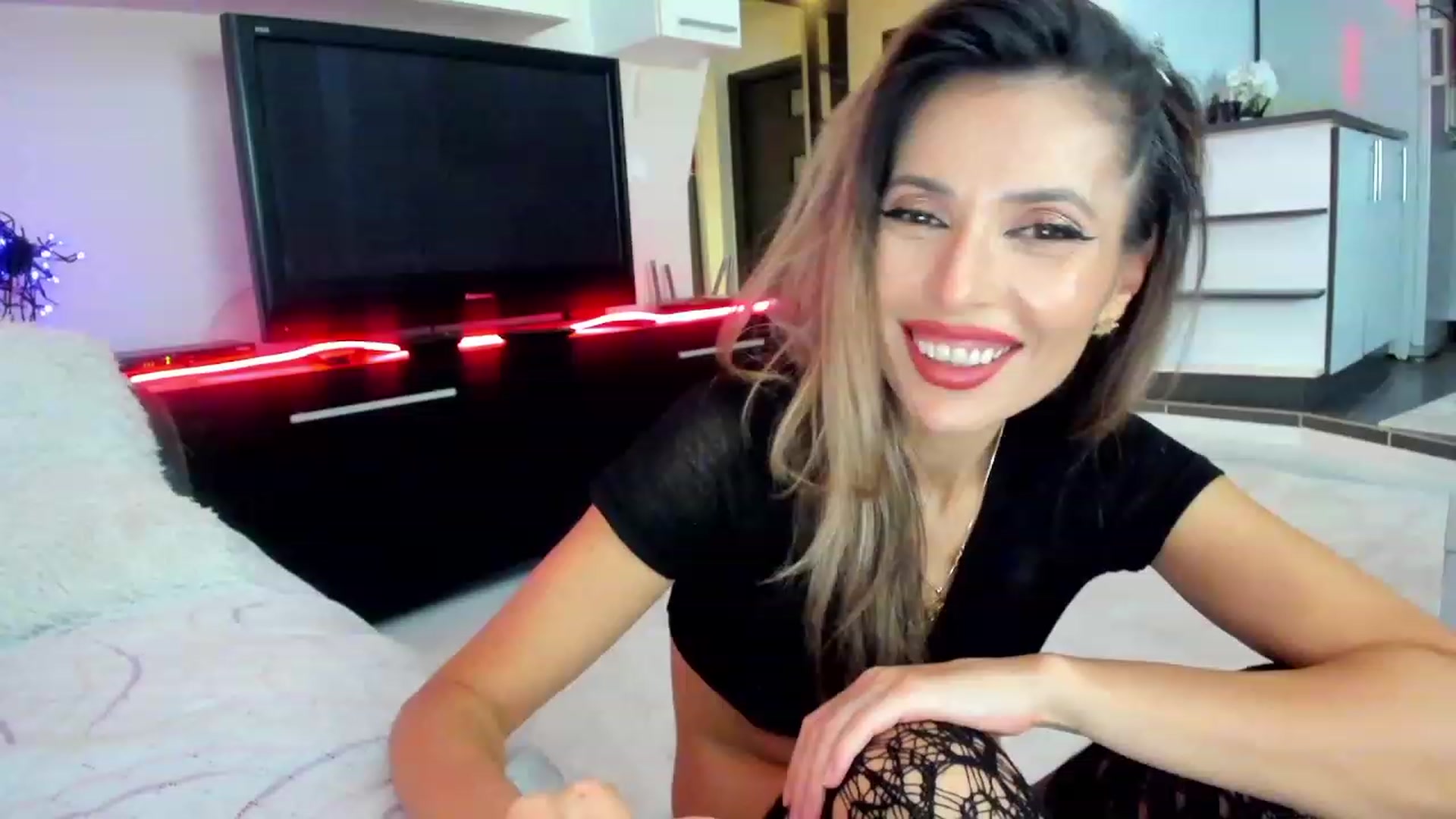Gallery image thumbnail from SmileyTinaa's myfreecams stream on, 11/24/2023, 02:06 image 6 of 20