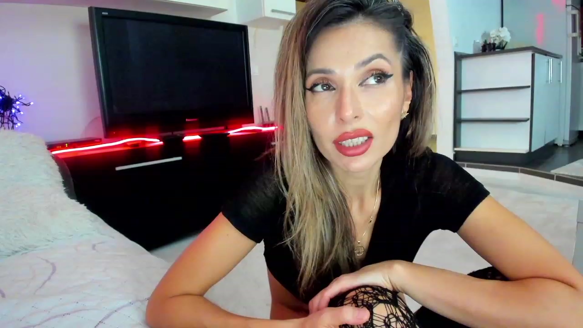 Gallery image thumbnail from SmileyTinaa's myfreecams stream on, 11/24/2023, 02:06 image 4 of 20