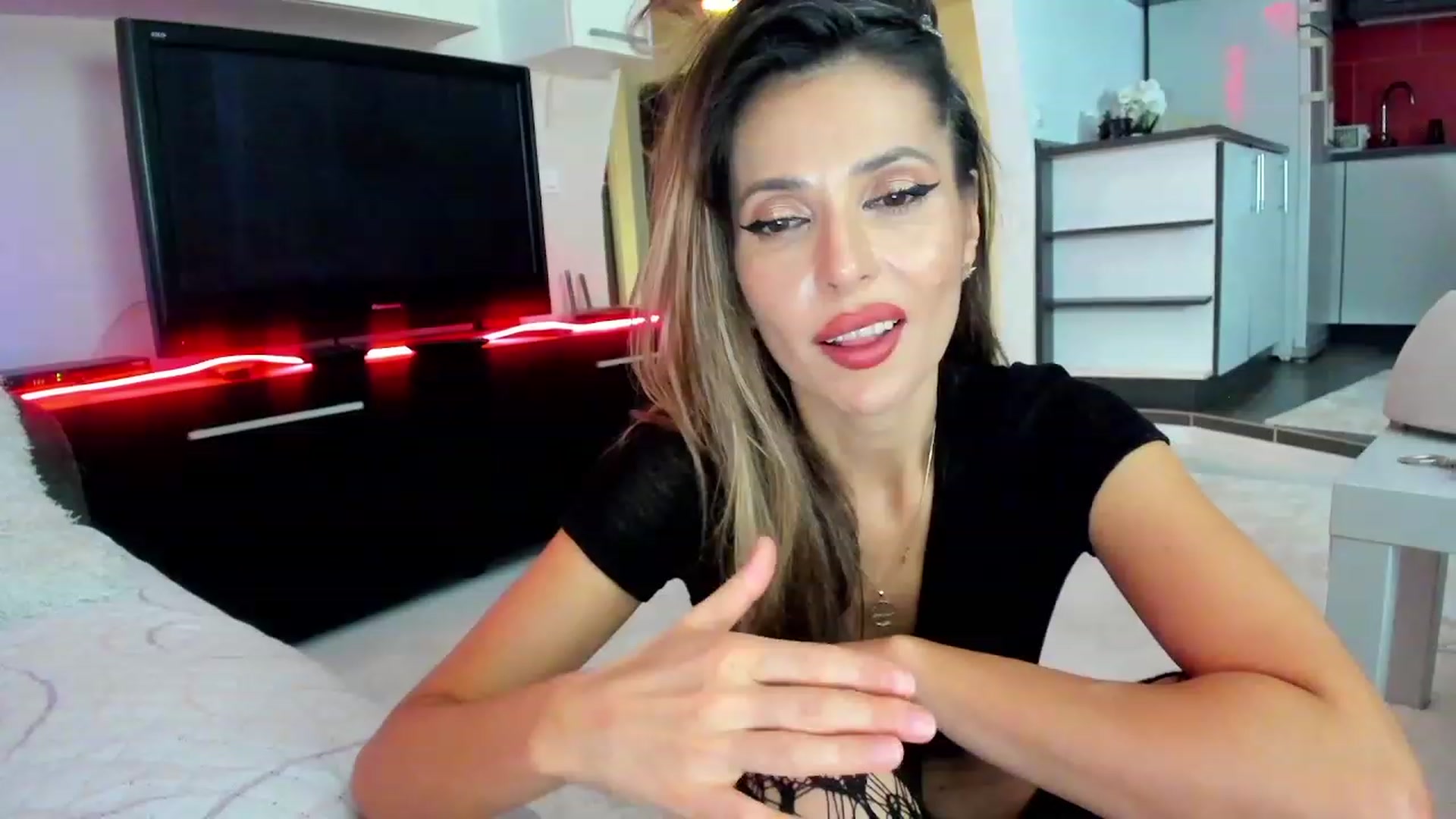 Gallery image thumbnail from SmileyTinaa's myfreecams stream on, 11/24/2023, 02:32 image 15 of 20