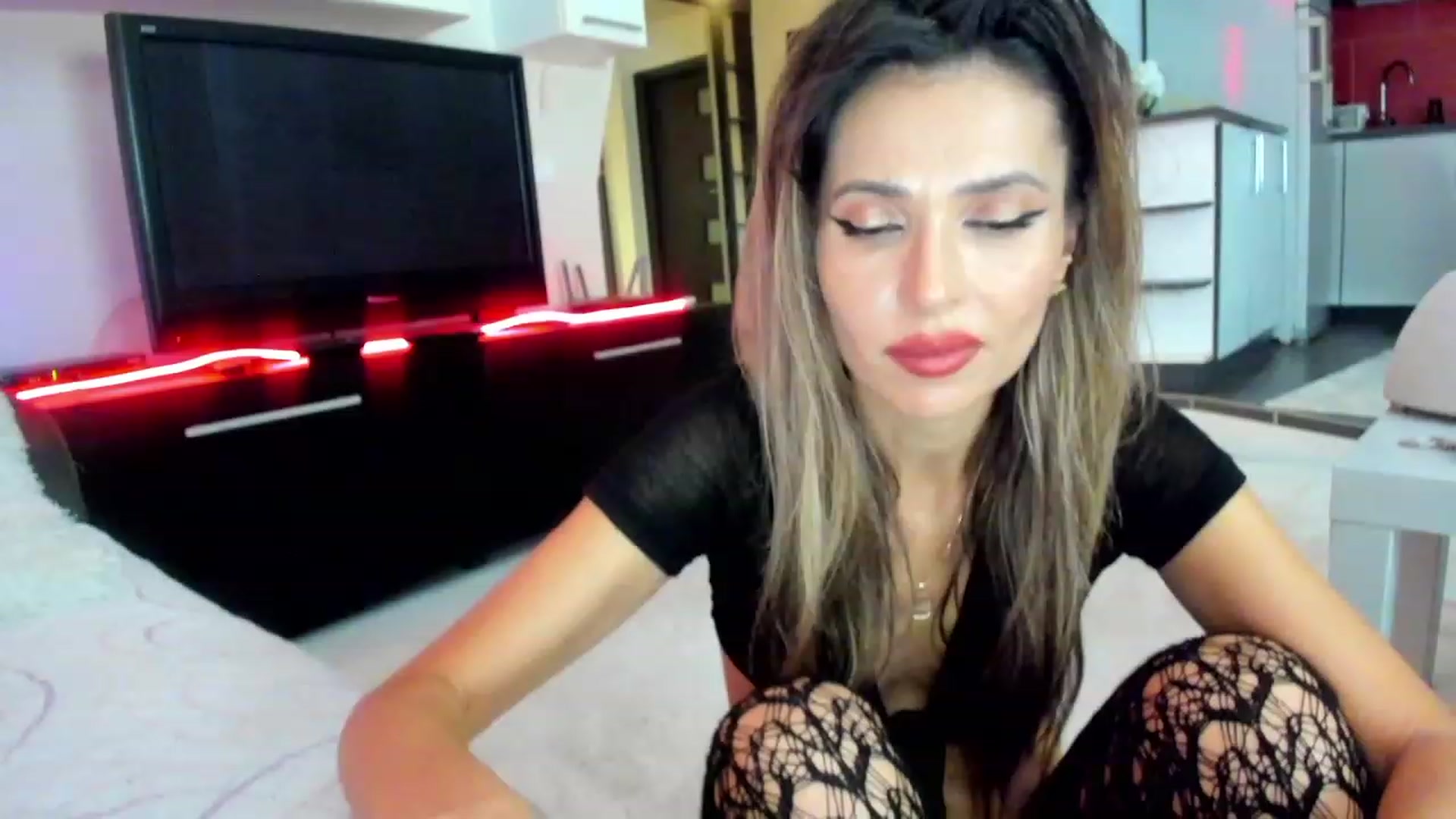 Gallery image thumbnail from SmileyTinaa's myfreecams stream on, 11/24/2023, 02:32 image 1 of 20