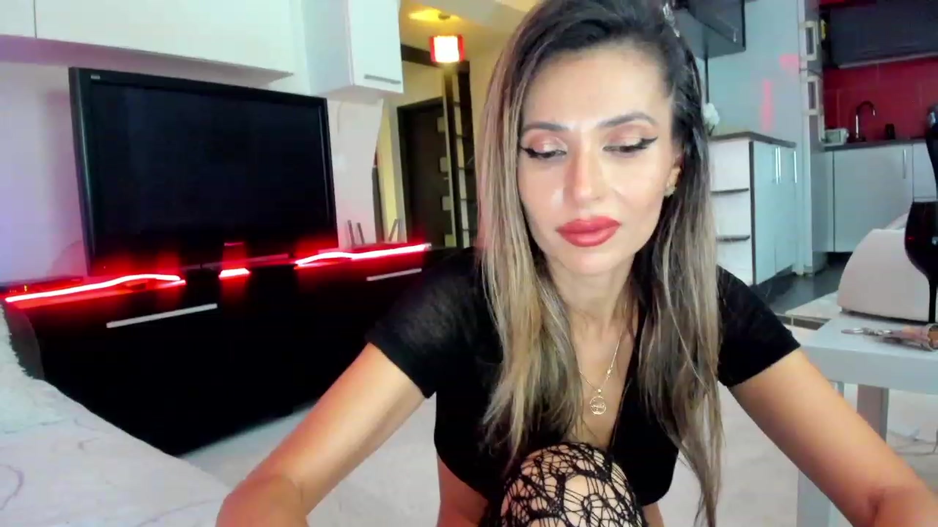Gallery image thumbnail from SmileyTinaa's myfreecams stream on, 11/24/2023, 03:54 image 14 of 20