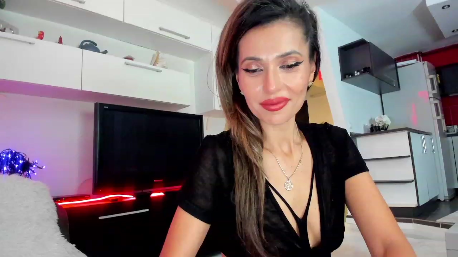 Gallery image thumbnail from SmileyTinaa's myfreecams stream on, 11/24/2023, 03:54 image 19 of 20