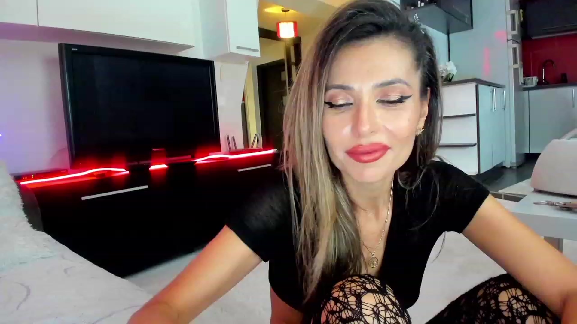 Gallery image thumbnail from SmileyTinaa's myfreecams stream on, 11/24/2023, 03:54 image 16 of 20