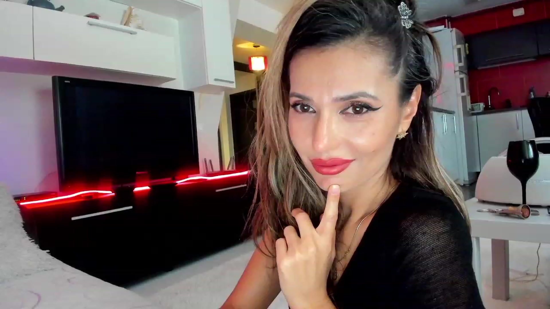 Gallery image thumbnail from SmileyTinaa's myfreecams stream on, 11/24/2023, 03:54 image 8 of 20