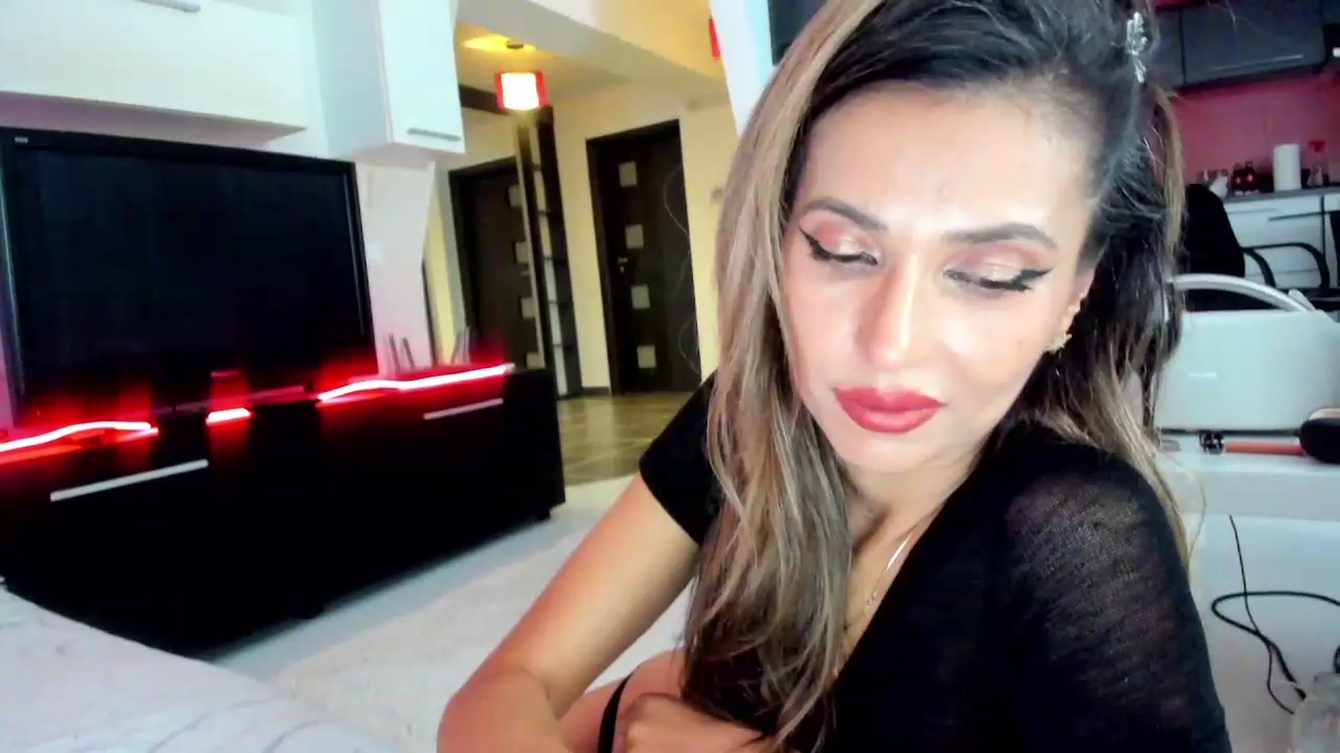 Gallery image thumbnail from SmileyTinaa's myfreecams stream on, 11/24/2023, 03:54 image 11 of 20