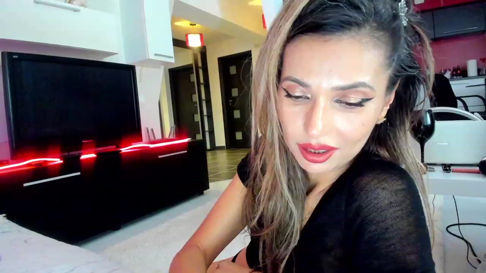 Gallery image thumbnail from SmileyTinaa's myfreecams stream on, 11/24/2023, 03:54 image 9 of 20