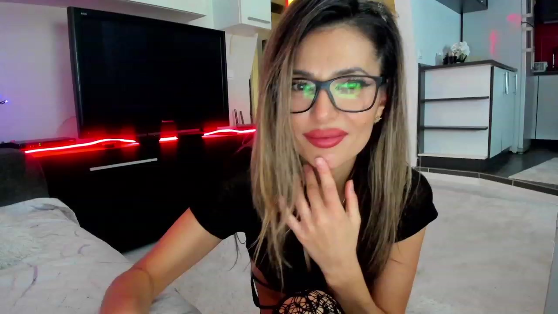 Gallery image thumbnail from SmileyTinaa's myfreecams stream on, 11/24/2023, 06:05 image 18 of 20