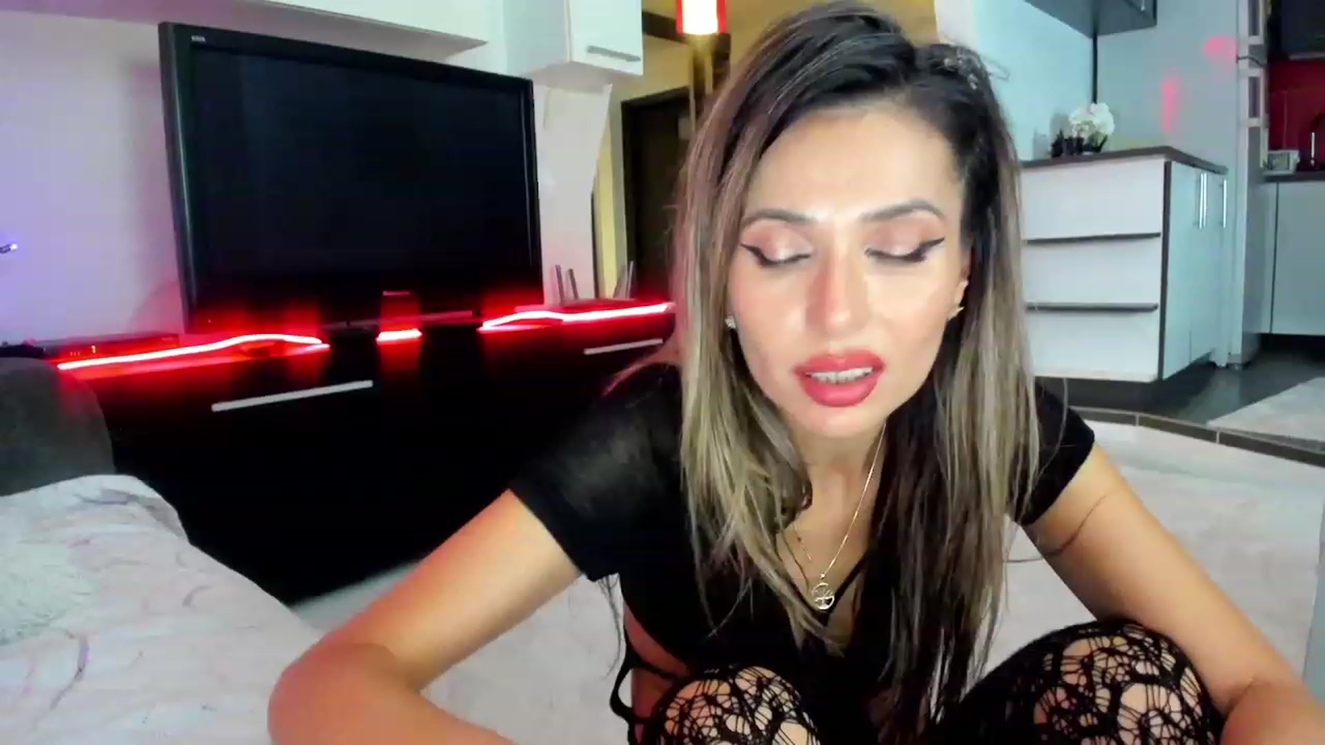 Gallery image thumbnail from SmileyTinaa's myfreecams stream on, 11/24/2023, 06:05 image 3 of 20