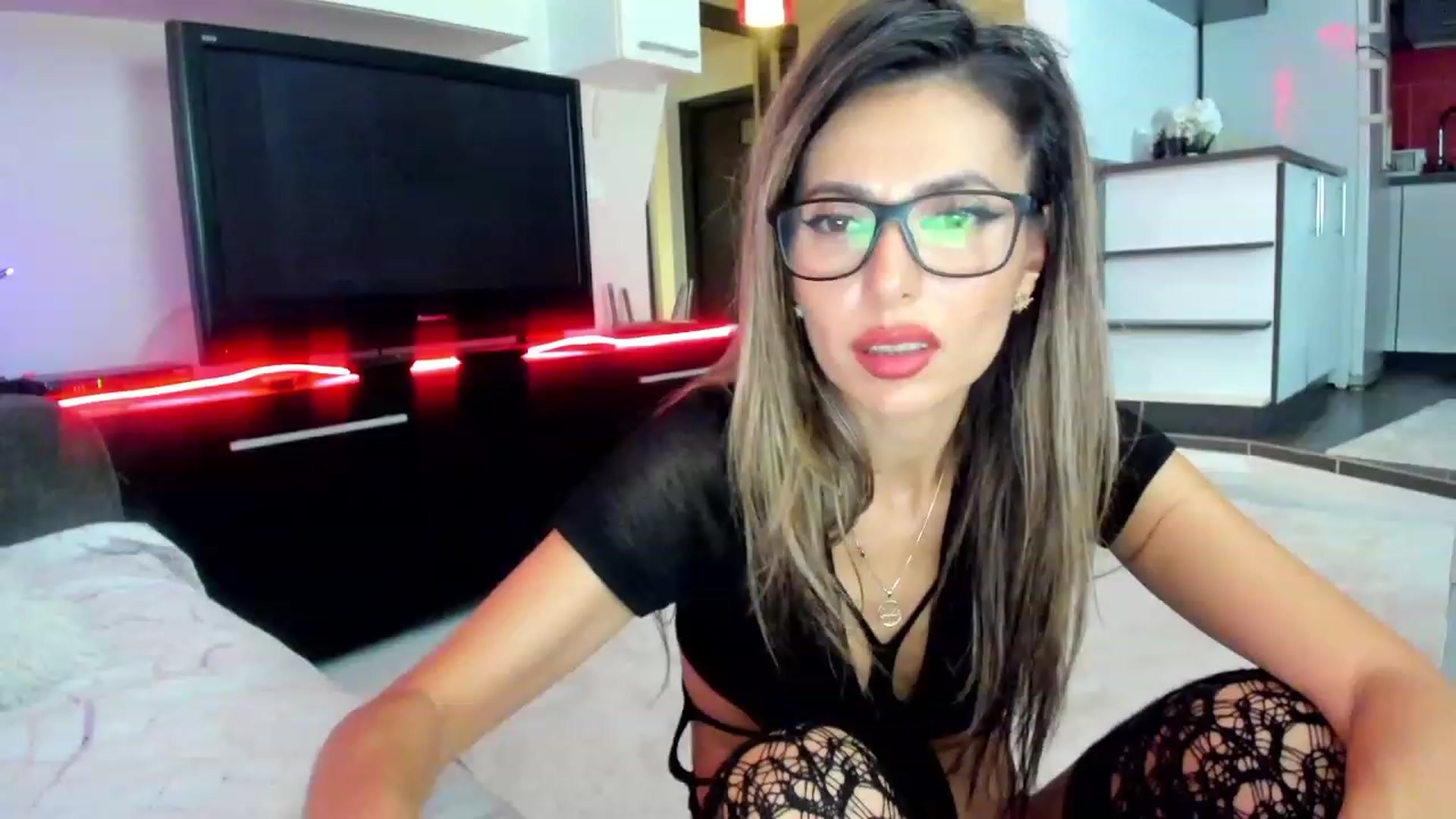 Gallery image thumbnail from SmileyTinaa's myfreecams stream on, 11/24/2023, 06:05 image 6 of 20