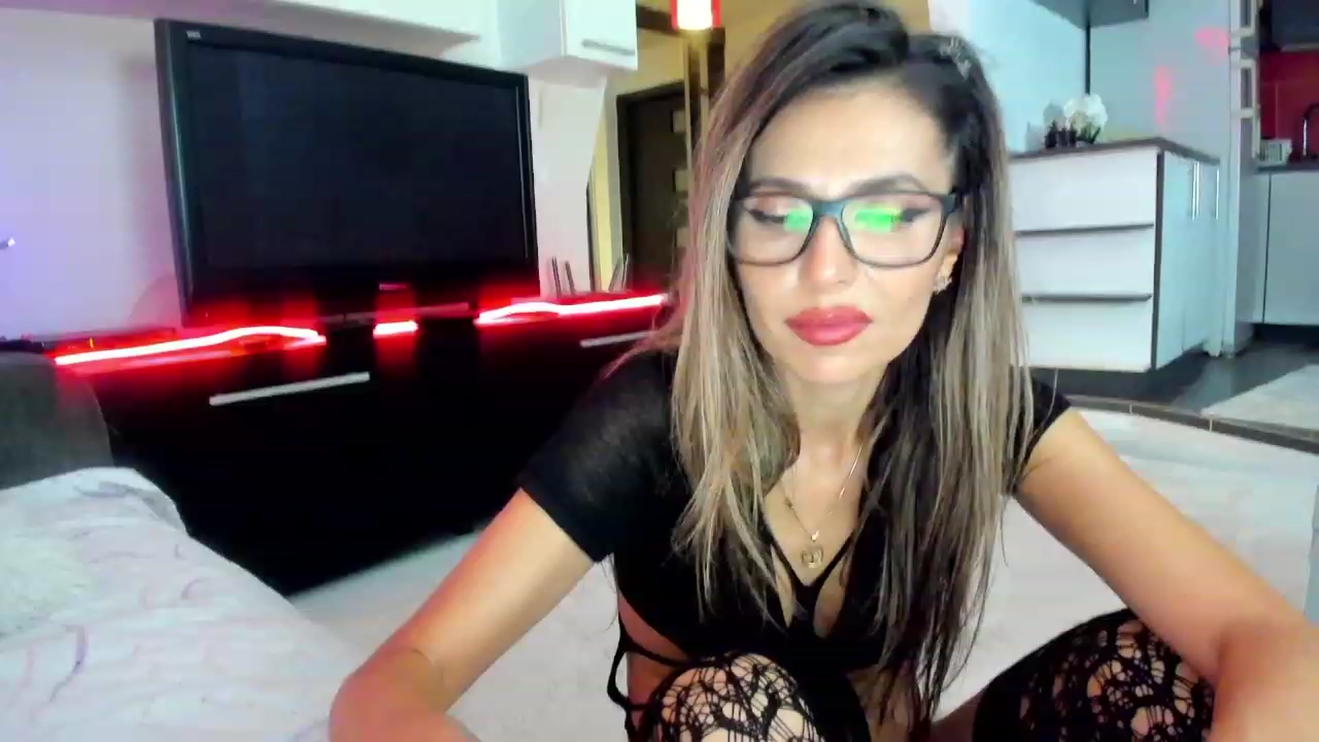 Gallery image thumbnail from SmileyTinaa's myfreecams stream on, 11/24/2023, 06:05 image 8 of 20