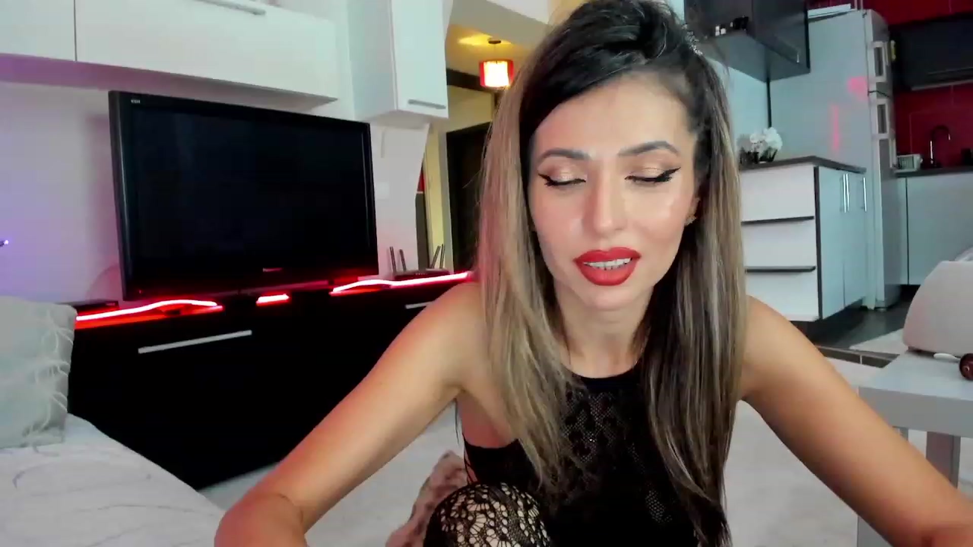 Gallery image thumbnail from SmileyTinaa's myfreecams stream on, 11/28/2023, 24:21 image 9 of 20