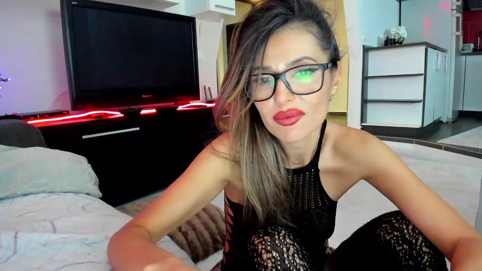 Gallery image thumbnail from SmileyTinaa's myfreecams stream on, 11/28/2023, 06:00 image 8 of 20