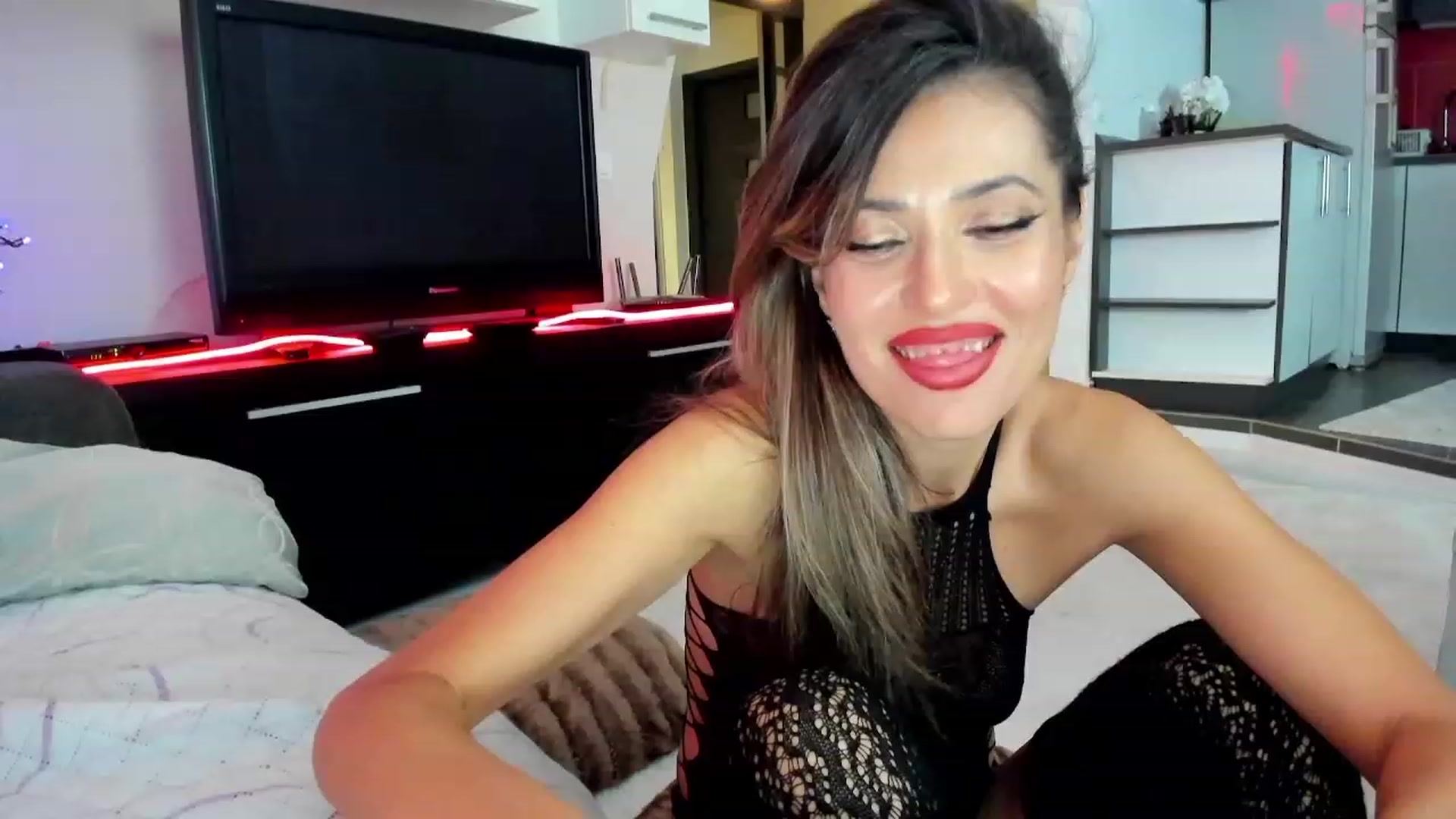 Gallery image thumbnail from SmileyTinaa's myfreecams stream on, 11/28/2023, 06:00 image 5 of 20