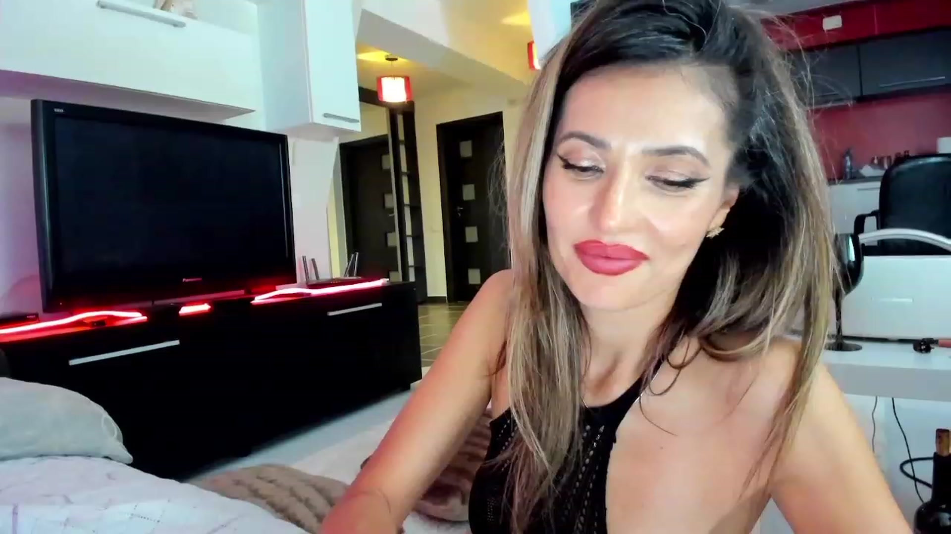 Gallery image thumbnail from SmileyTinaa's myfreecams stream on, 11/28/2023, 07:47 image 5 of 20
