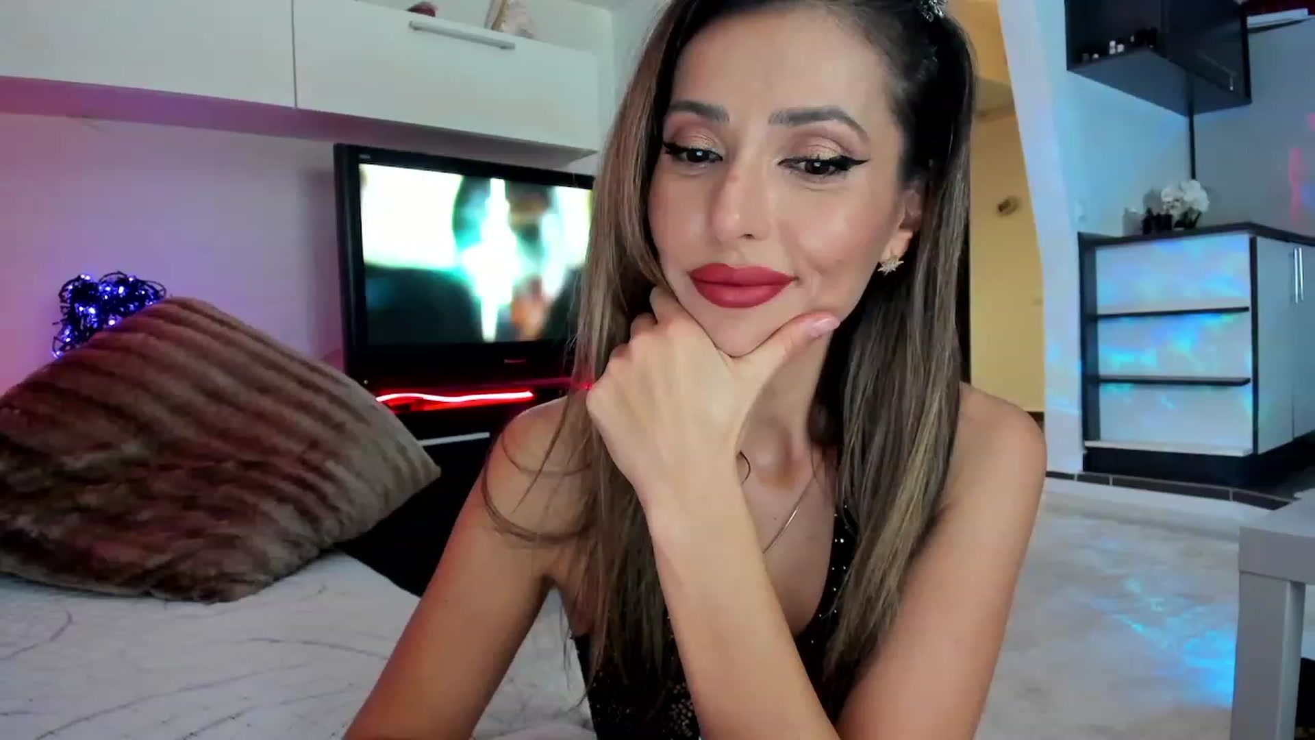 Gallery image thumbnail from SmileyTinaa's myfreecams stream on, 11/28/2023, 23:59 image 20 of 20
