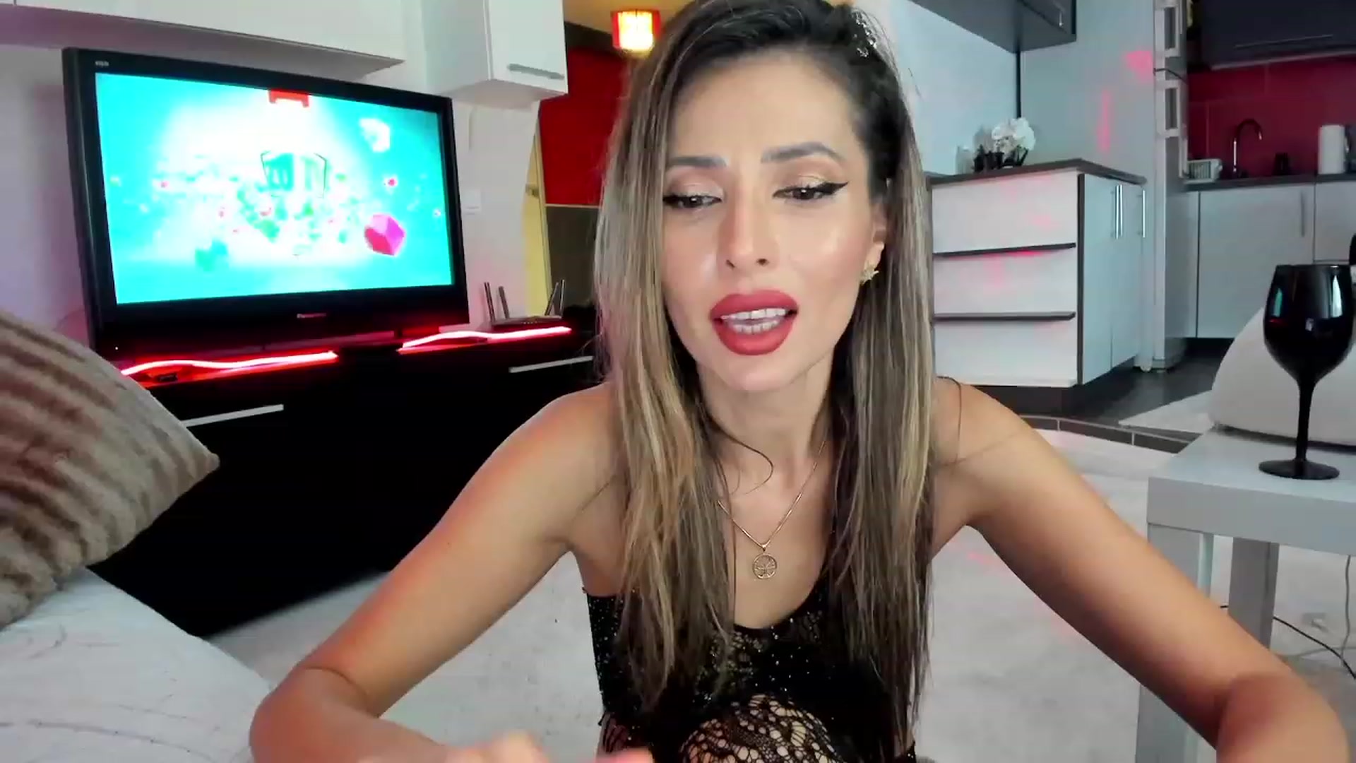Gallery image thumbnail from SmileyTinaa's myfreecams stream on, 11/28/2023, 23:59 image 5 of 20