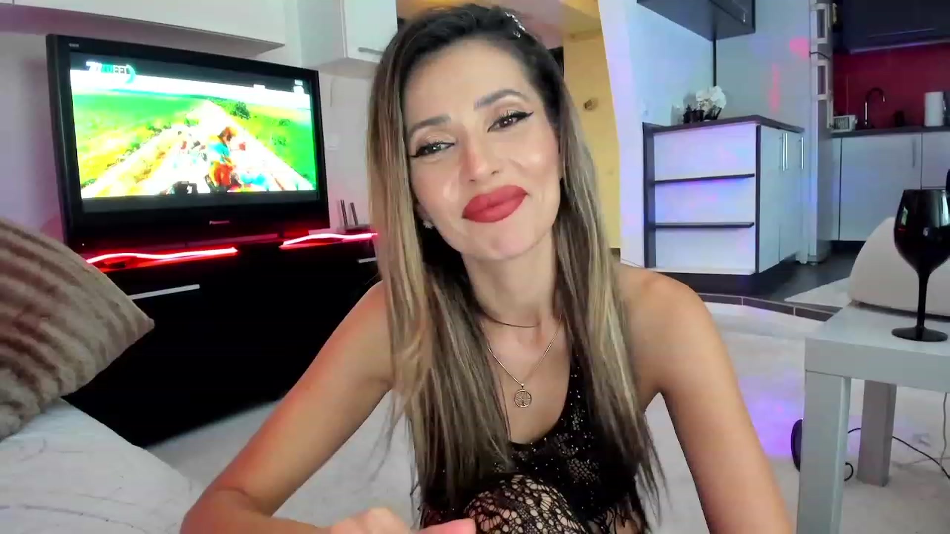 Gallery image thumbnail from SmileyTinaa's myfreecams stream on, 11/28/2023, 23:59 image 7 of 20