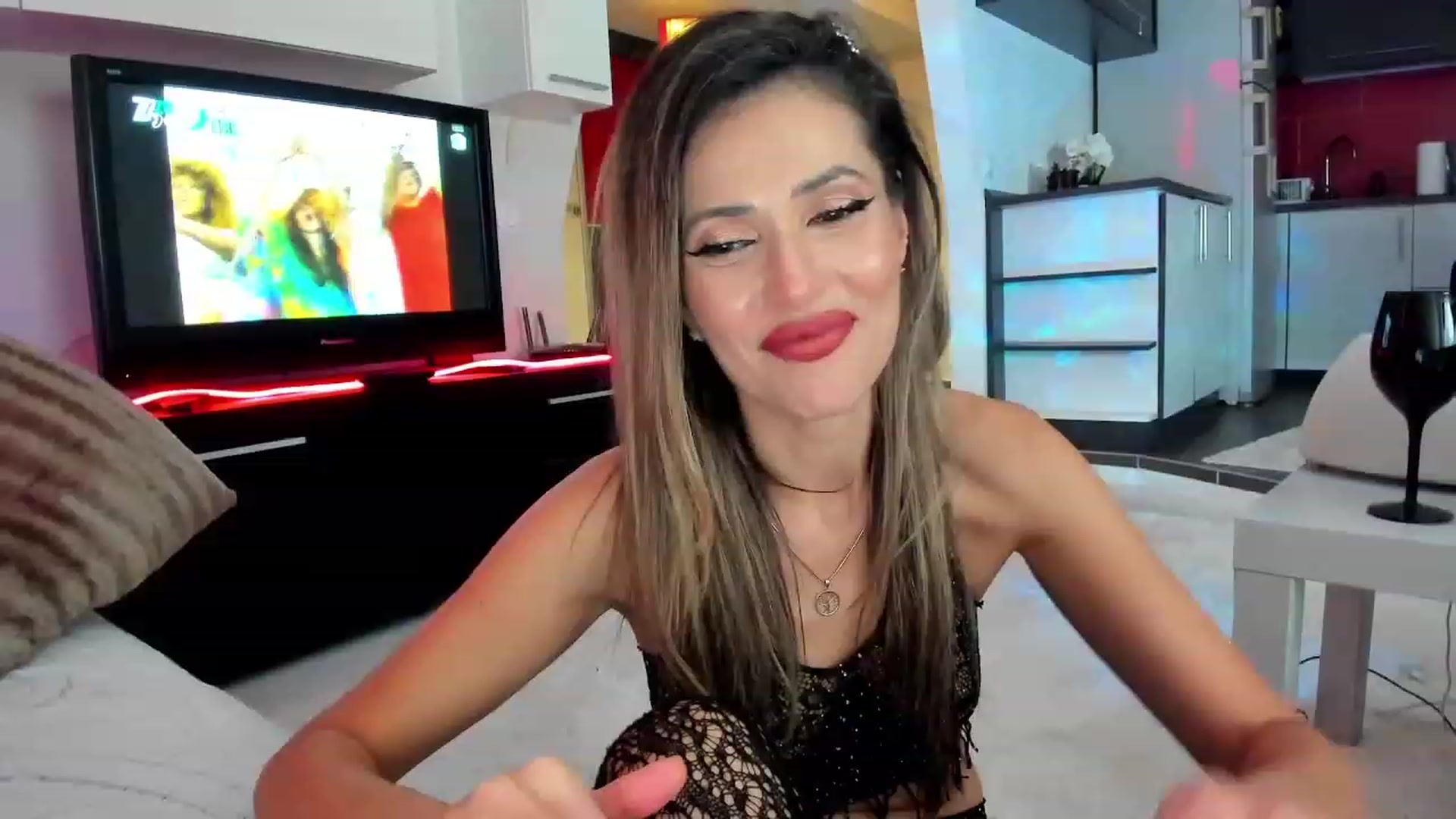 Gallery image thumbnail from SmileyTinaa's myfreecams stream on, 11/28/2023, 23:59 image 8 of 20