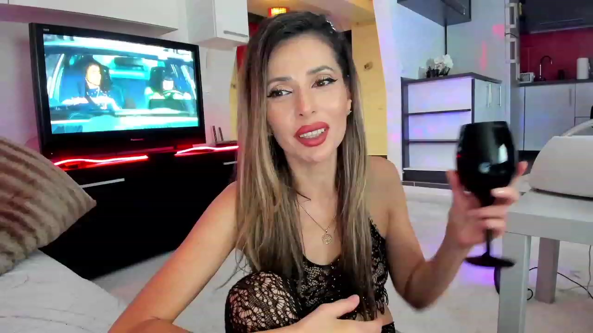 Gallery image thumbnail from SmileyTinaa's myfreecams stream on, 11/28/2023, 23:59 image 13 of 20