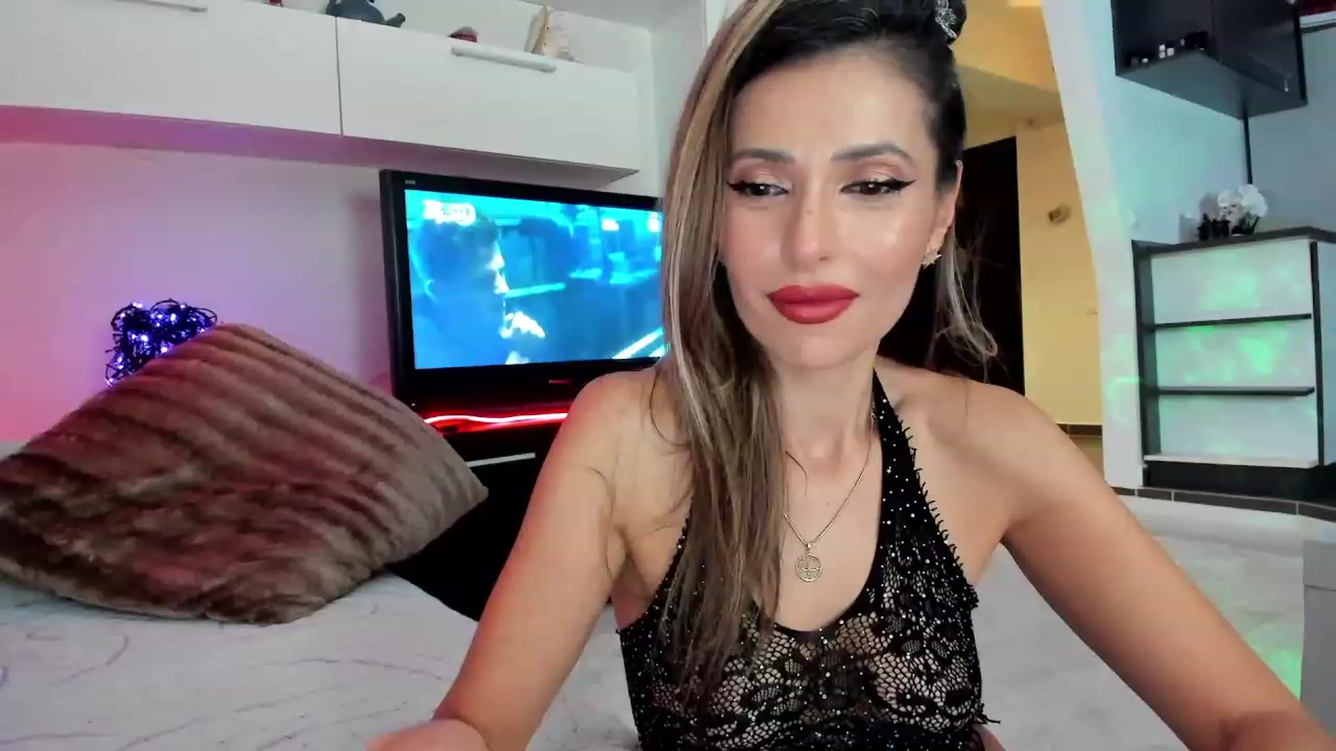 Gallery image thumbnail from SmileyTinaa's myfreecams stream on, 11/28/2023, 23:59 image 18 of 20