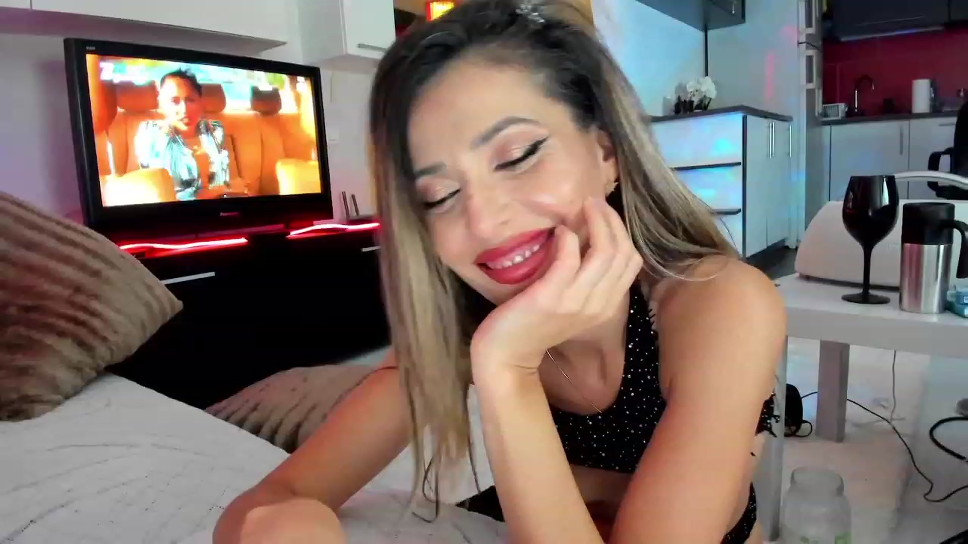 Gallery image thumbnail from SmileyTinaa's myfreecams stream on, 11/29/2023, 24:52 image 13 of 20