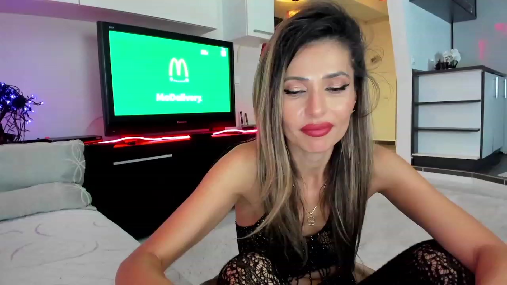 Gallery image thumbnail from SmileyTinaa's myfreecams stream on, 11/29/2023, 04:20 image 10 of 20