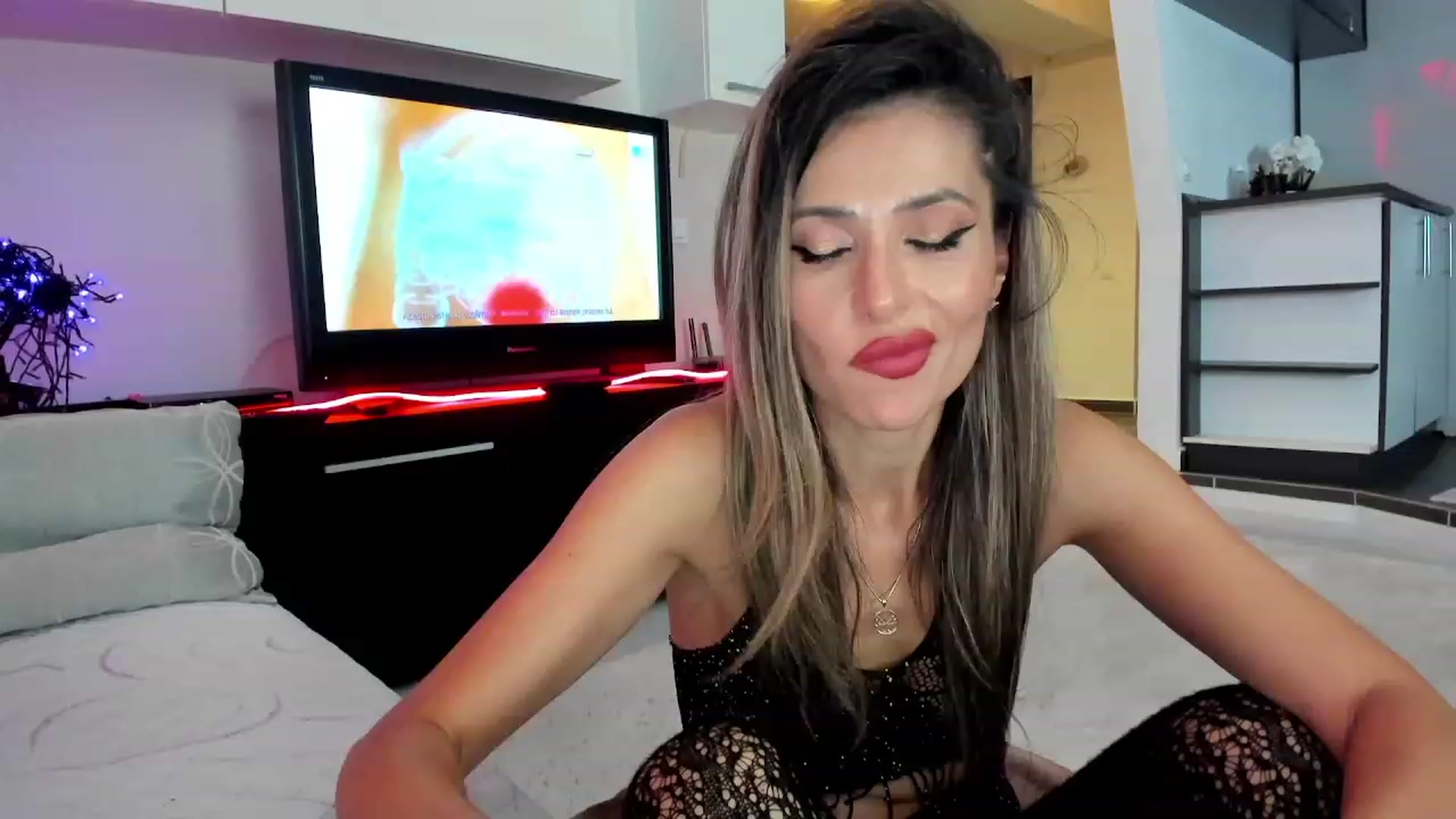 Gallery image thumbnail from SmileyTinaa's myfreecams stream on, 11/29/2023, 04:20 image 11 of 20