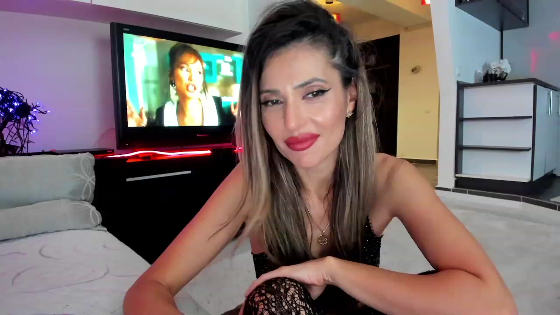Gallery image thumbnail from SmileyTinaa's myfreecams stream on, 11/29/2023, 04:20 image 16 of 20
