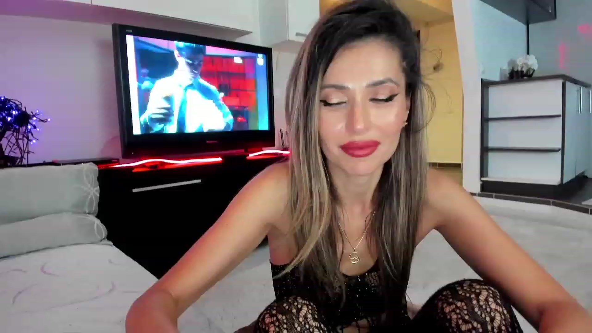 Gallery image thumbnail from SmileyTinaa's myfreecams stream on, 11/29/2023, 04:20 image 12 of 20