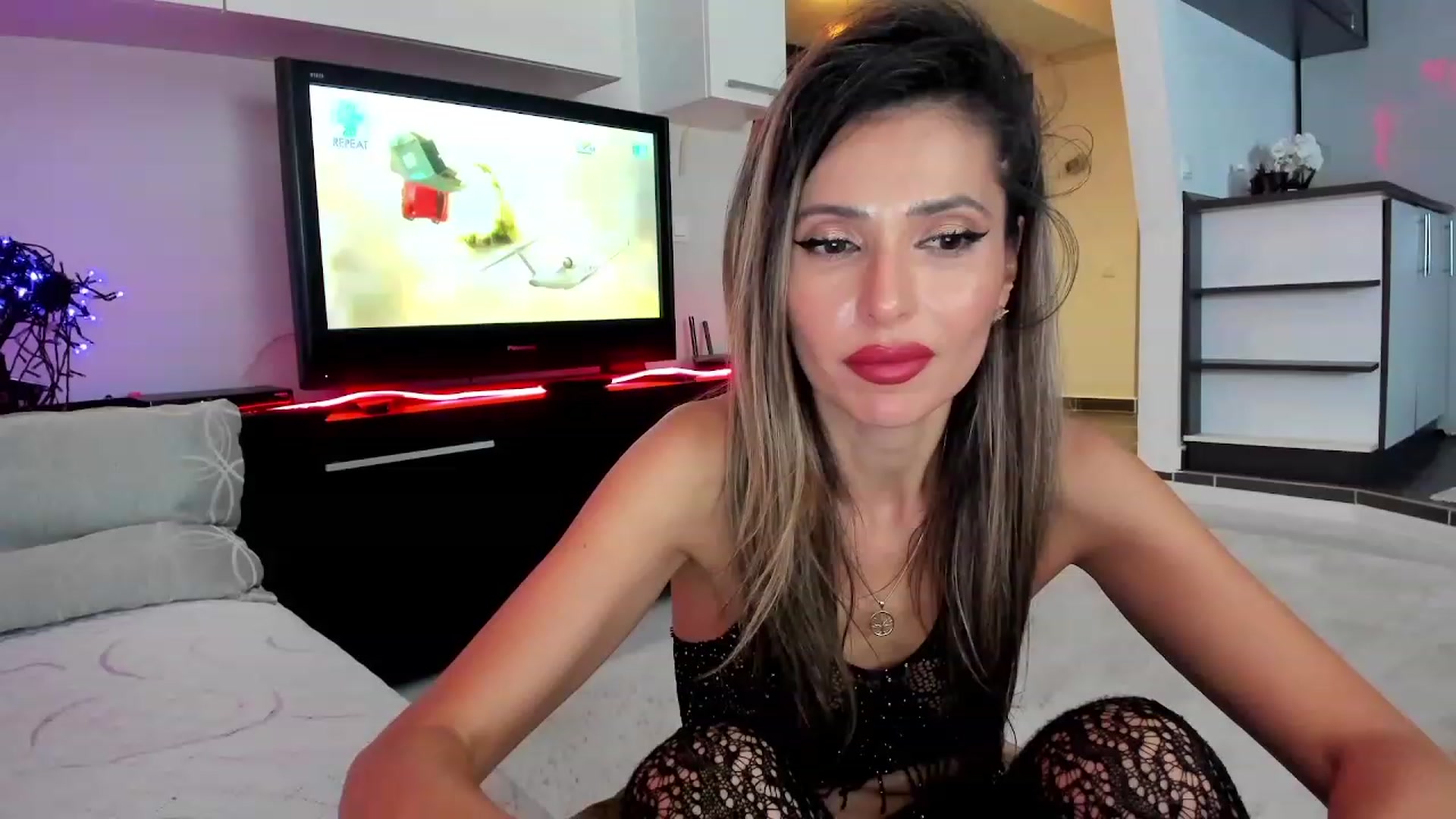 Gallery image thumbnail from SmileyTinaa's myfreecams stream on, 11/29/2023, 04:20 image 7 of 20