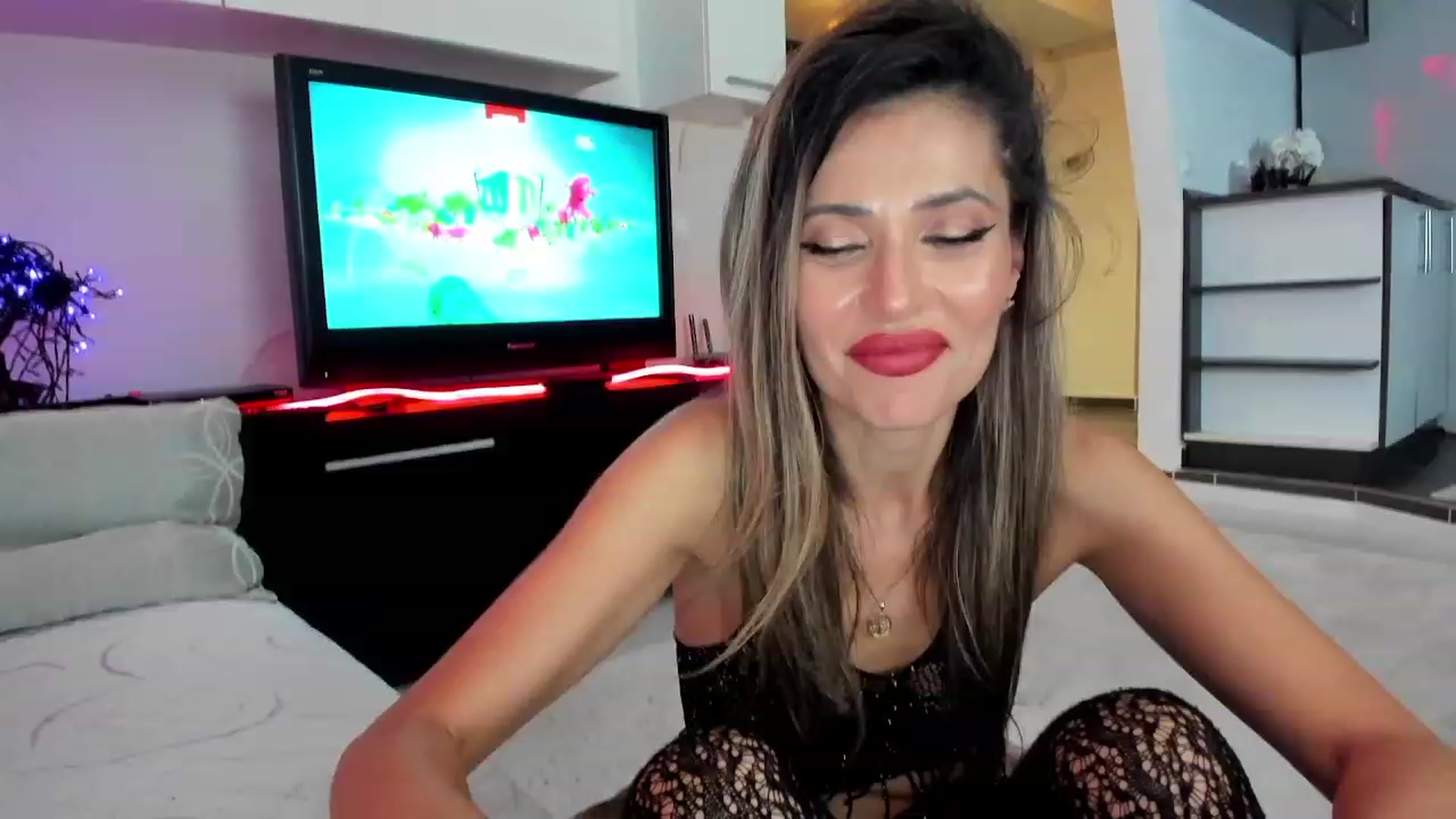 Gallery image thumbnail from SmileyTinaa's myfreecams stream on, 11/29/2023, 04:20 image 14 of 20