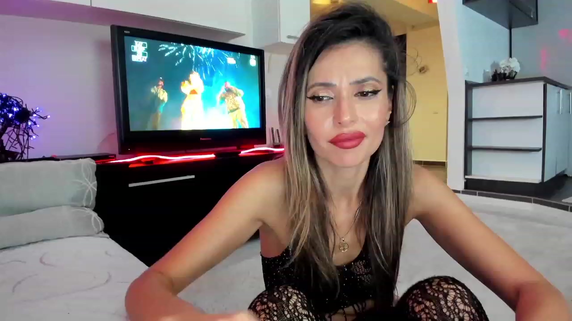 Gallery image thumbnail from SmileyTinaa's myfreecams stream on, 11/29/2023, 04:20 image 2 of 20
