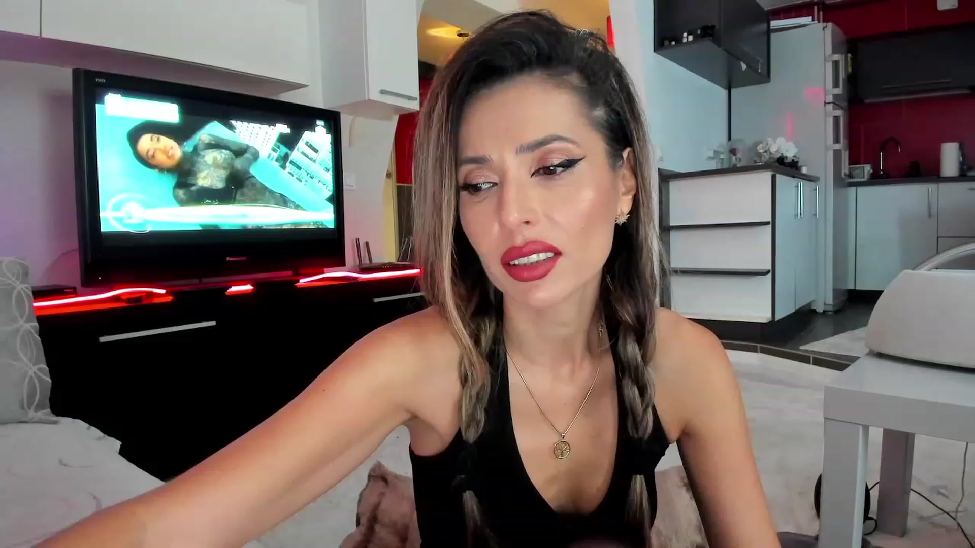 Gallery image thumbnail from SmileyTinaa's myfreecams stream on, 11/29/2023, 22:14 image 7 of 20