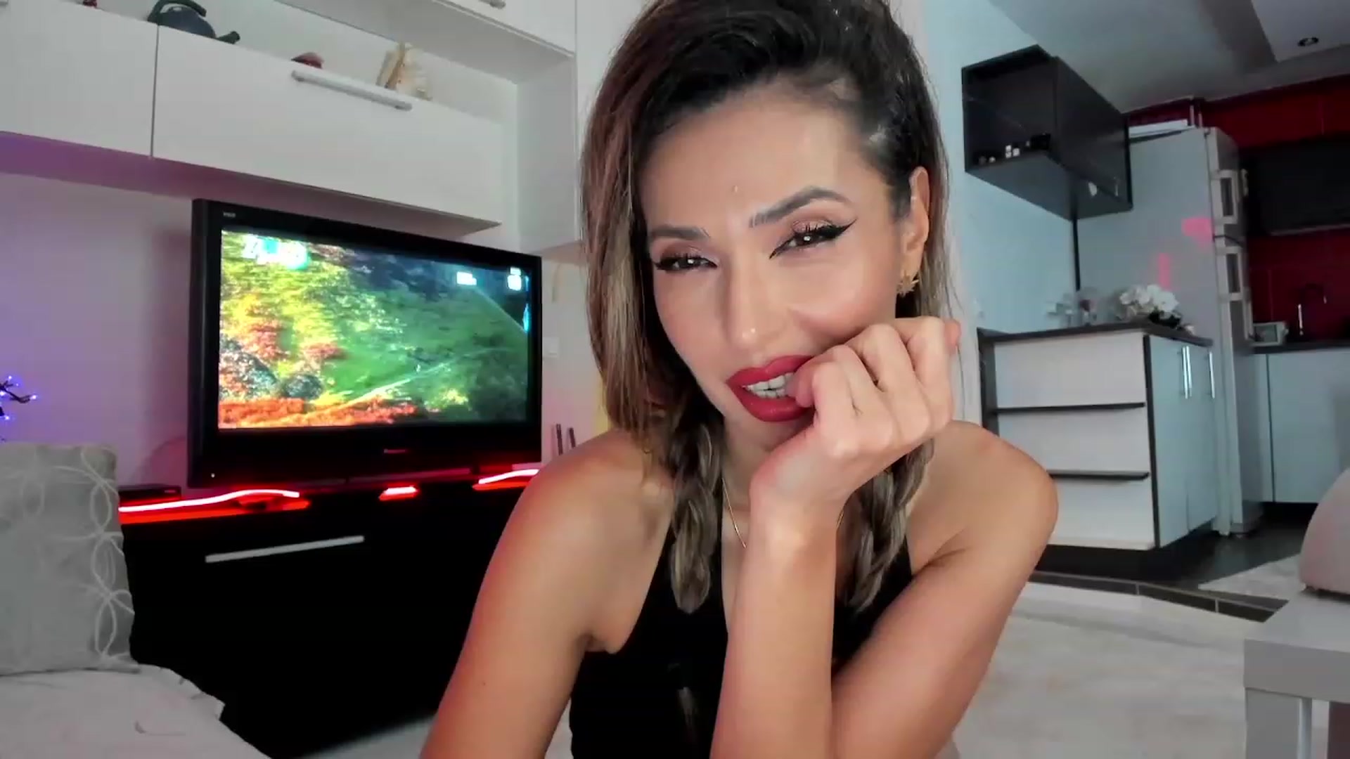 Gallery image thumbnail from SmileyTinaa's myfreecams stream on, 11/29/2023, 22:14 image 18 of 20