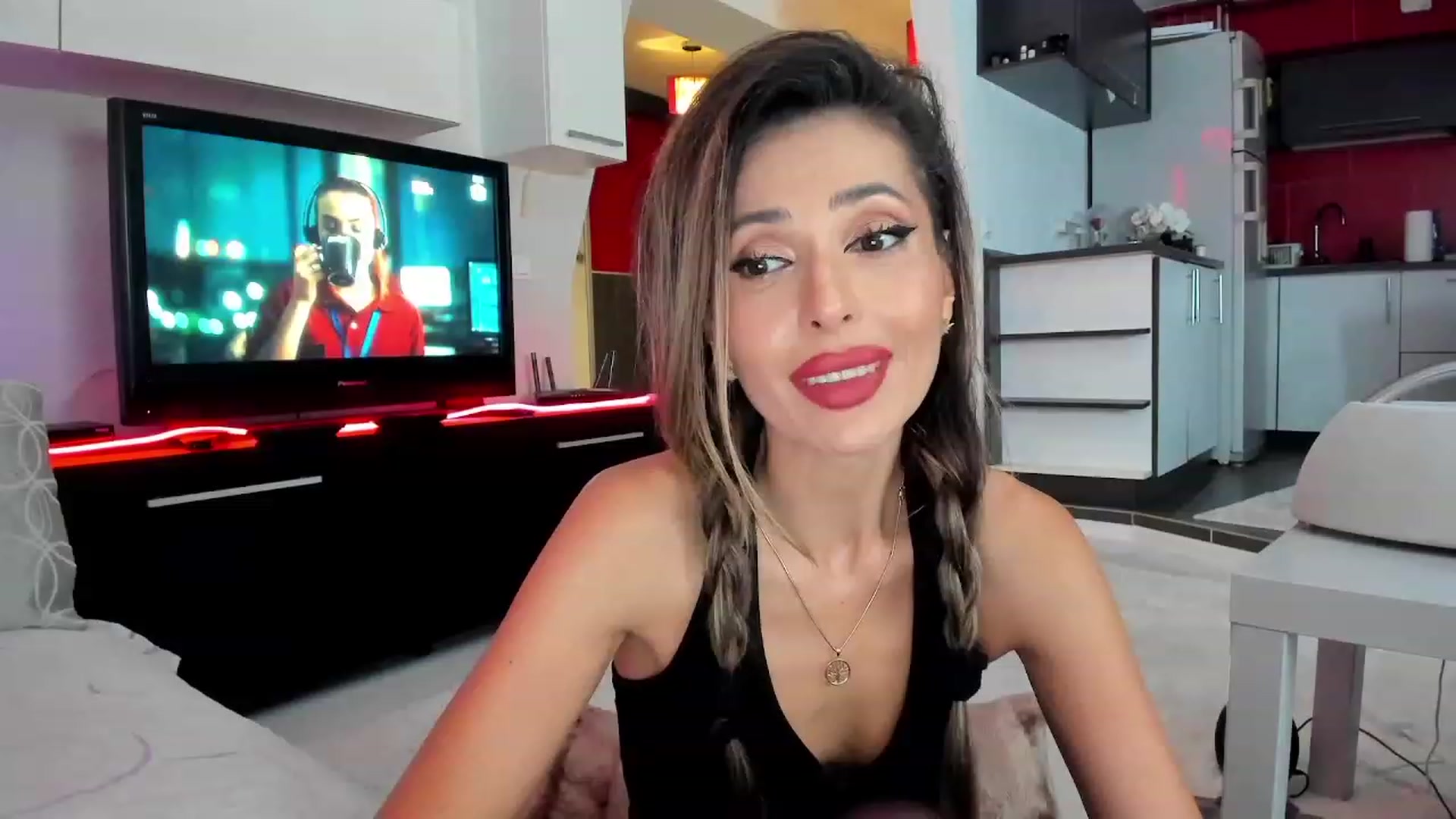 Gallery image thumbnail from SmileyTinaa's myfreecams stream on, 11/29/2023, 22:14 image 2 of 20