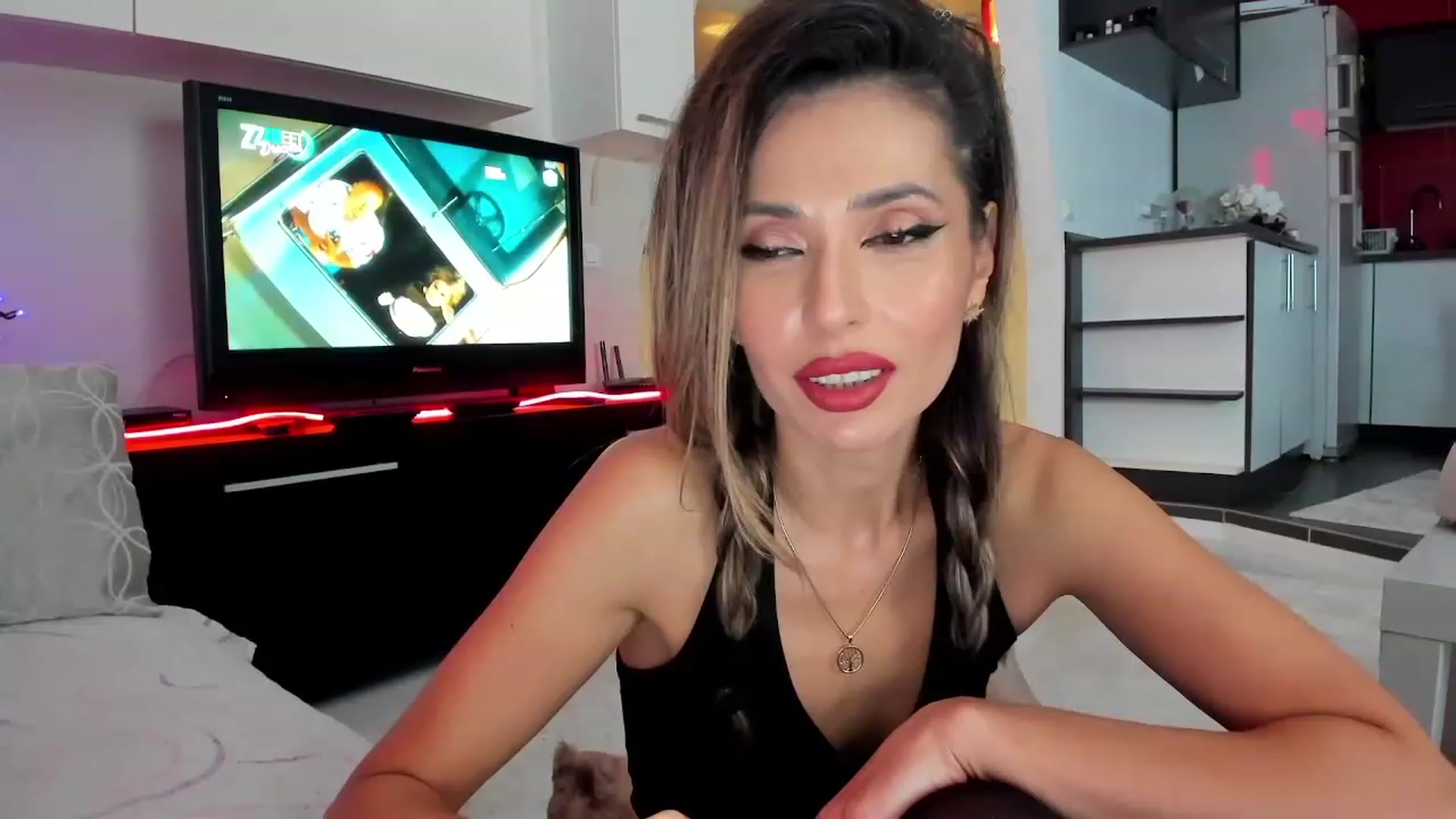 Gallery image thumbnail from SmileyTinaa's myfreecams stream on, 11/29/2023, 23:13 image 5 of 20