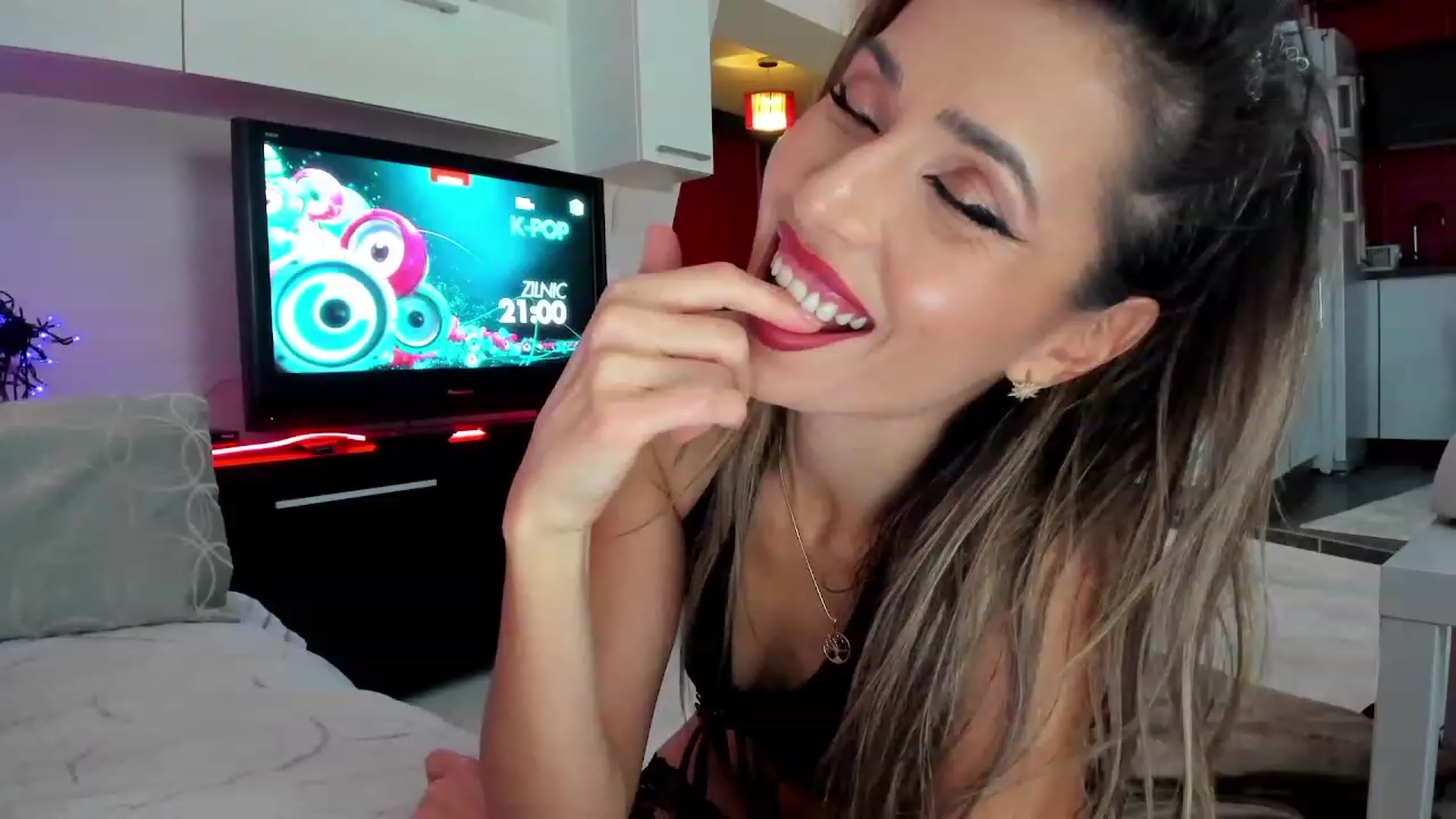 Gallery image thumbnail from SmileyTinaa's myfreecams stream on, 11/29/2023, 23:13 image 17 of 20