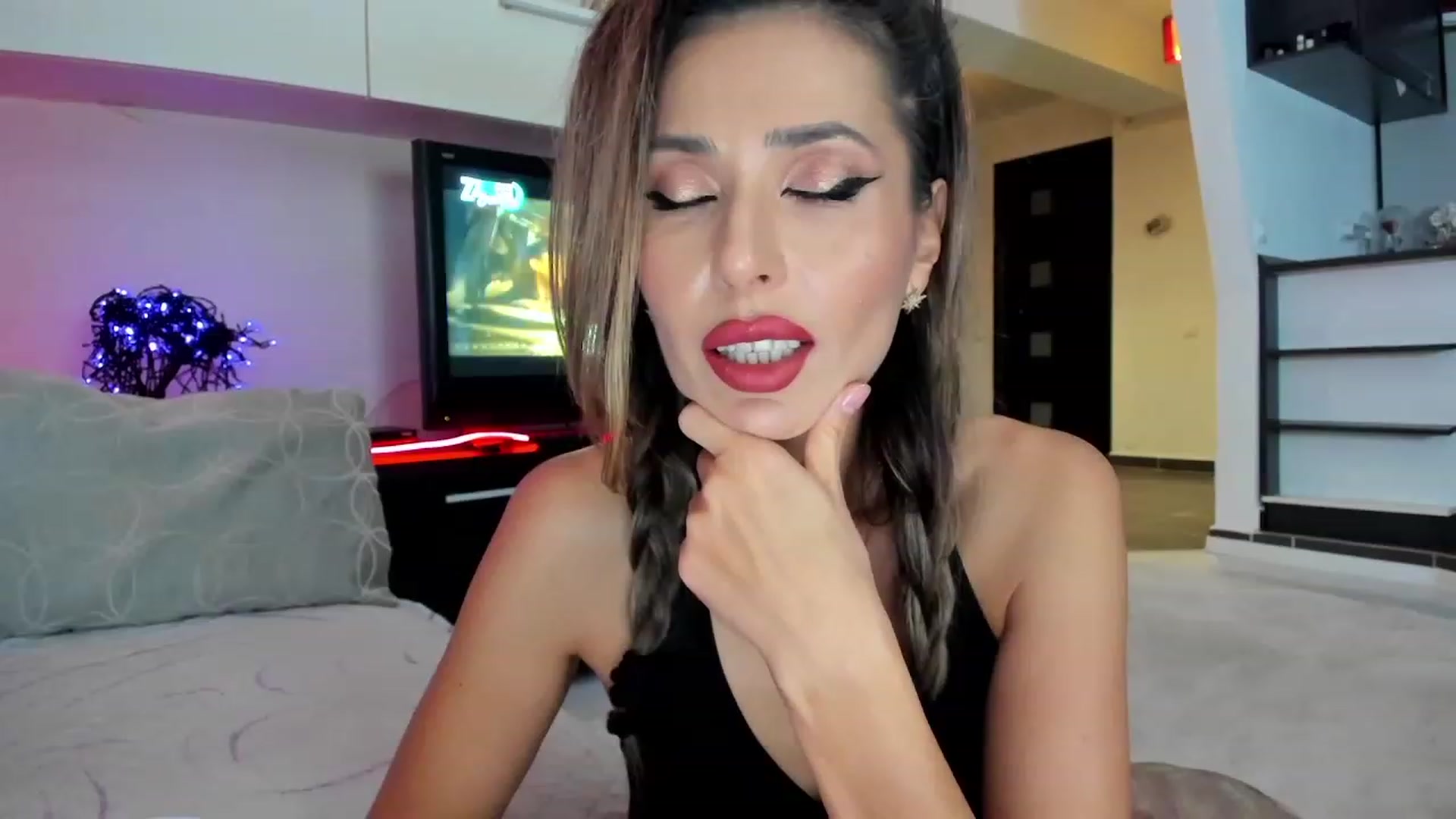 Gallery image thumbnail from SmileyTinaa's myfreecams stream on, 11/29/2023, 23:13 image 9 of 20